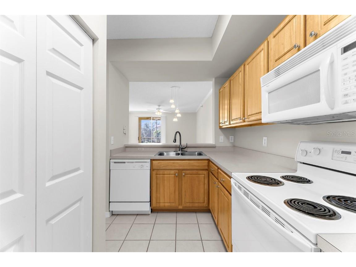 5001 Baraldi Circle #22-211 Sarasota FL 34235 A4669587 image9