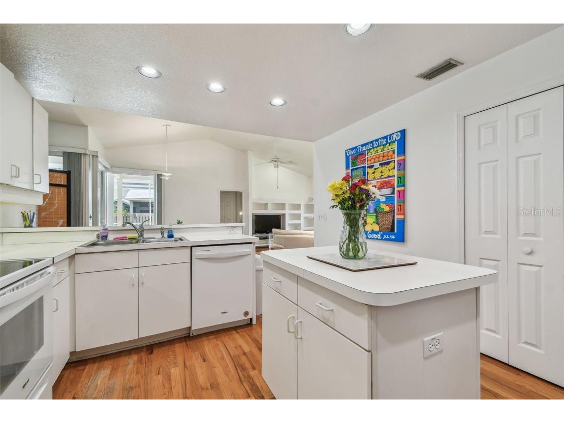 5001 Queen Palm Terrace NE Saint Petersburg FL 33703 TB8383799 image41