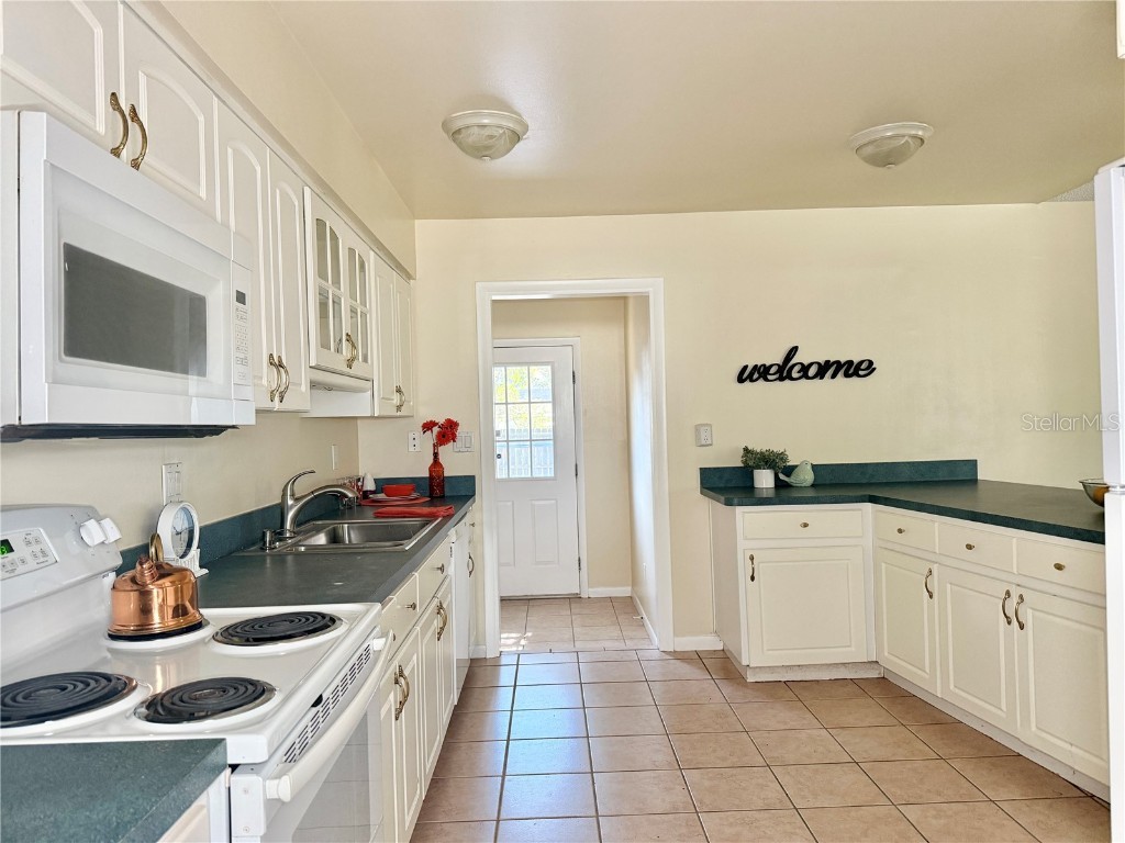 5001 Whiteway Drive Tampa FL 33617 TB8444764 image11