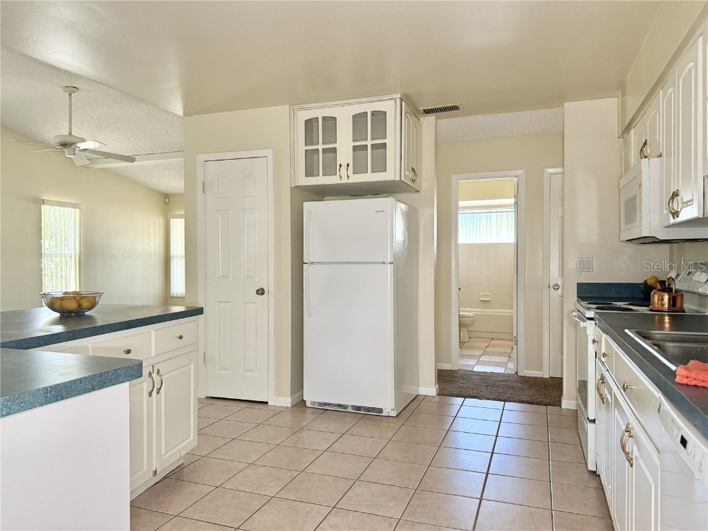 5001 Whiteway Drive Tampa FL 33617 TB8444764 image13