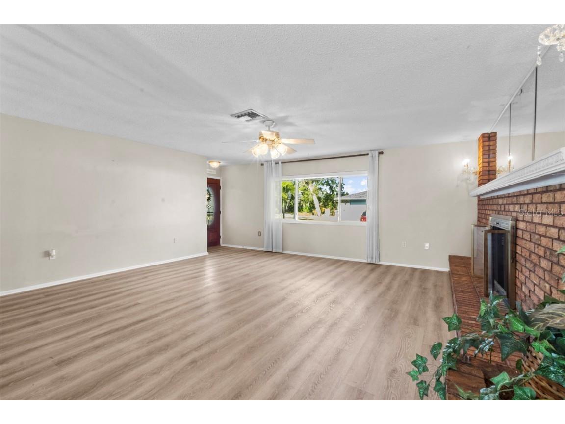 5004 Brandeis Circle N Sarasota FL 34243 A4671514 image11