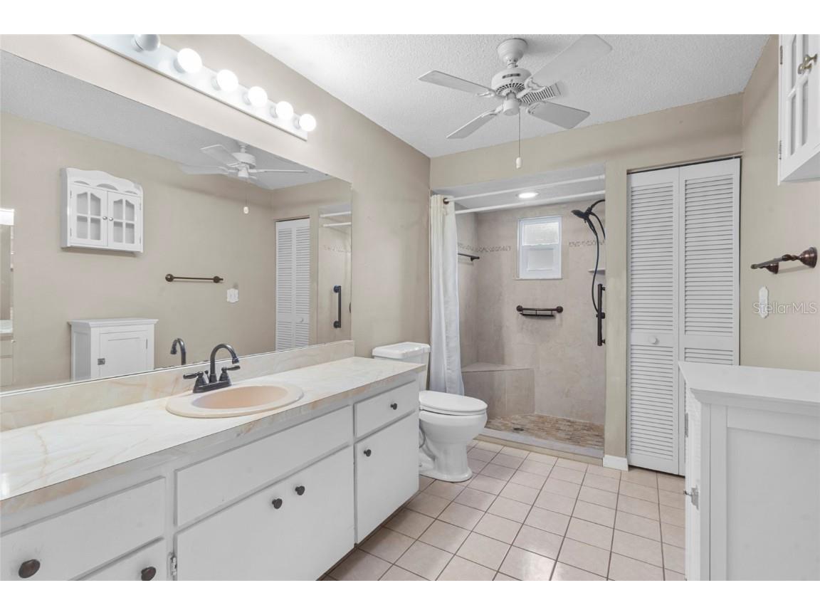 5004 Brandeis Circle N Sarasota FL 34243 A4671514 image24