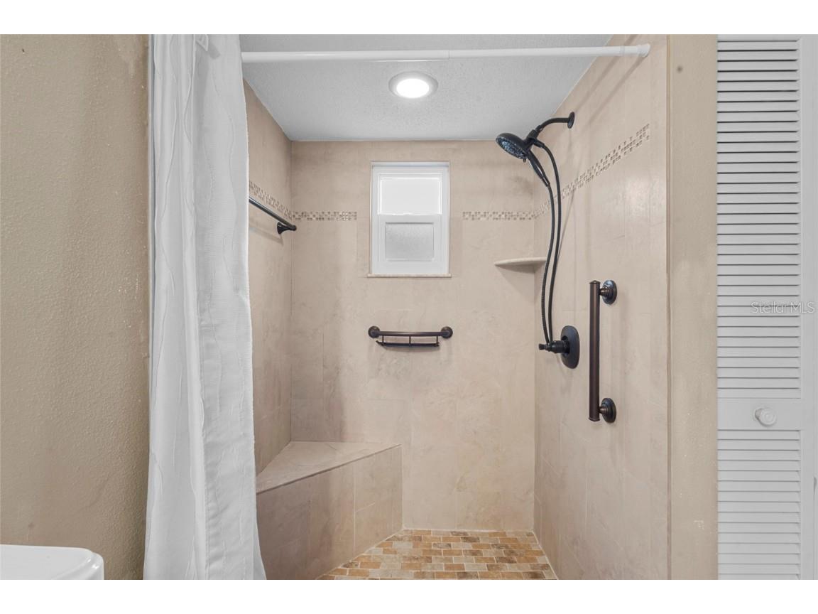 5004 Brandeis Circle N Sarasota FL 34243 A4671514 image25