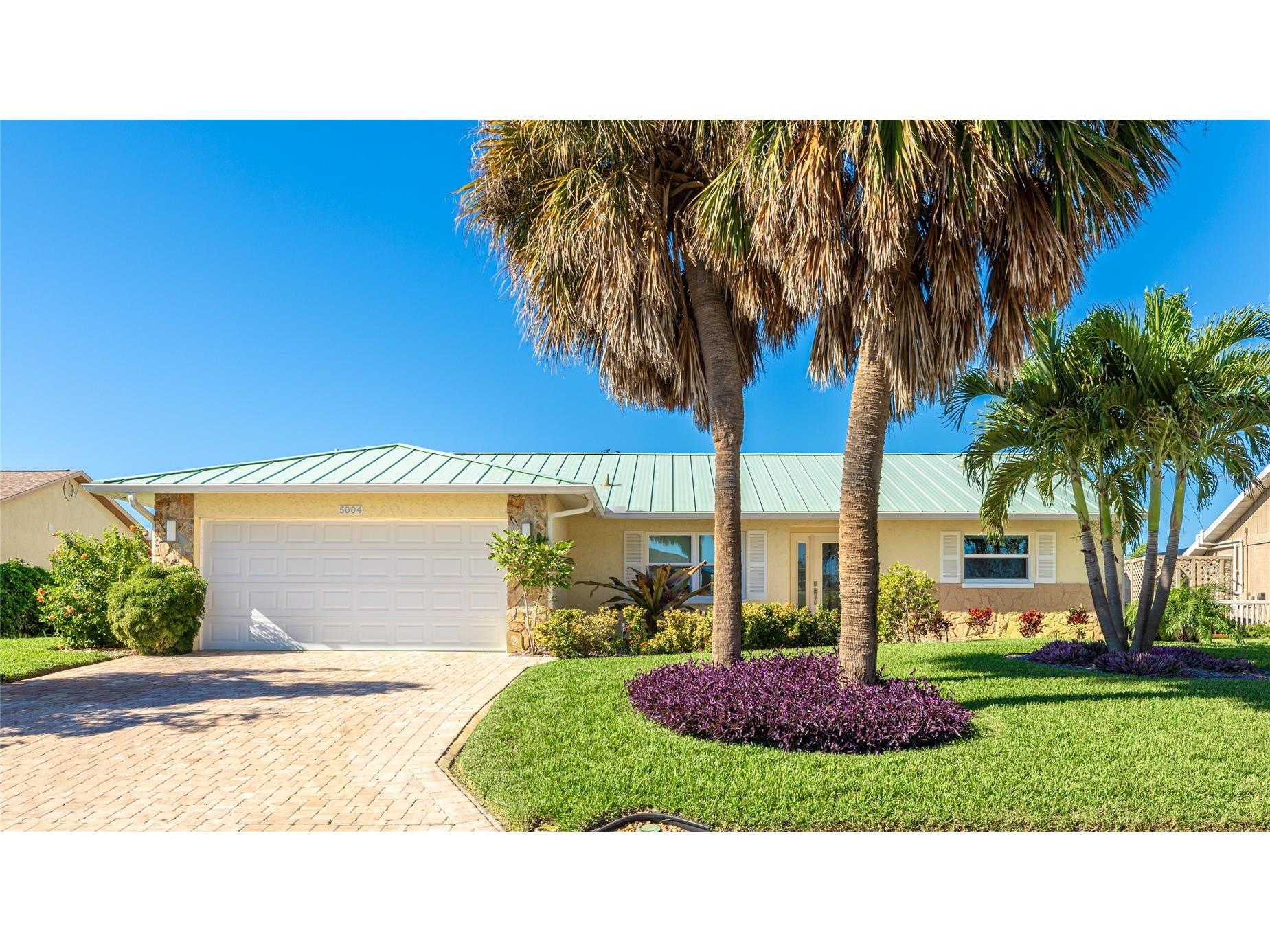 5004 Coral Lake Drive Bradenton FL 34210 A4676459 image1