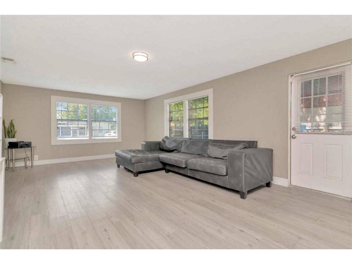 5004 E Seneca Avenue Tampa FL 33617 TB8421927 image12