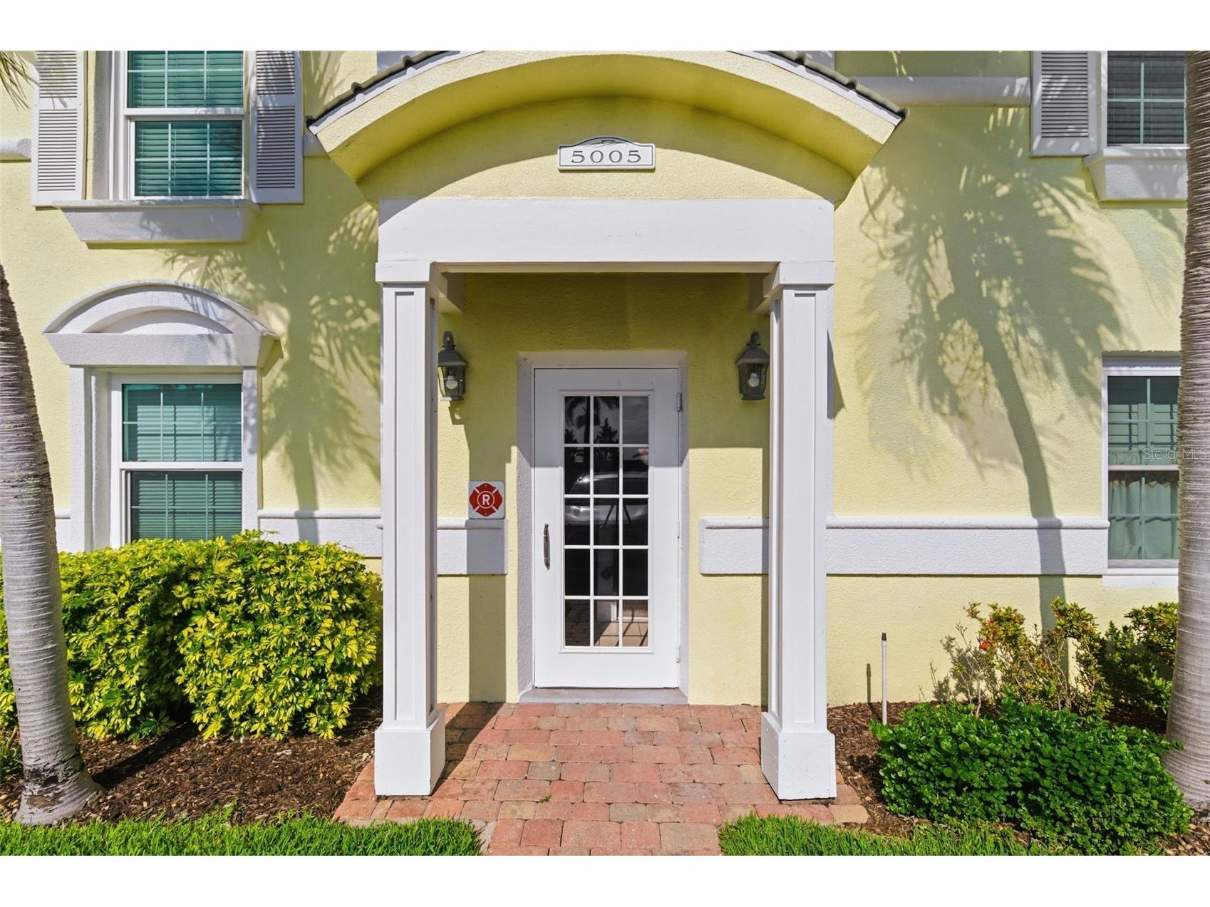 5005 Coquina Key Drive SE #E Saint Petersburg FL 33705 TB8487712 image2