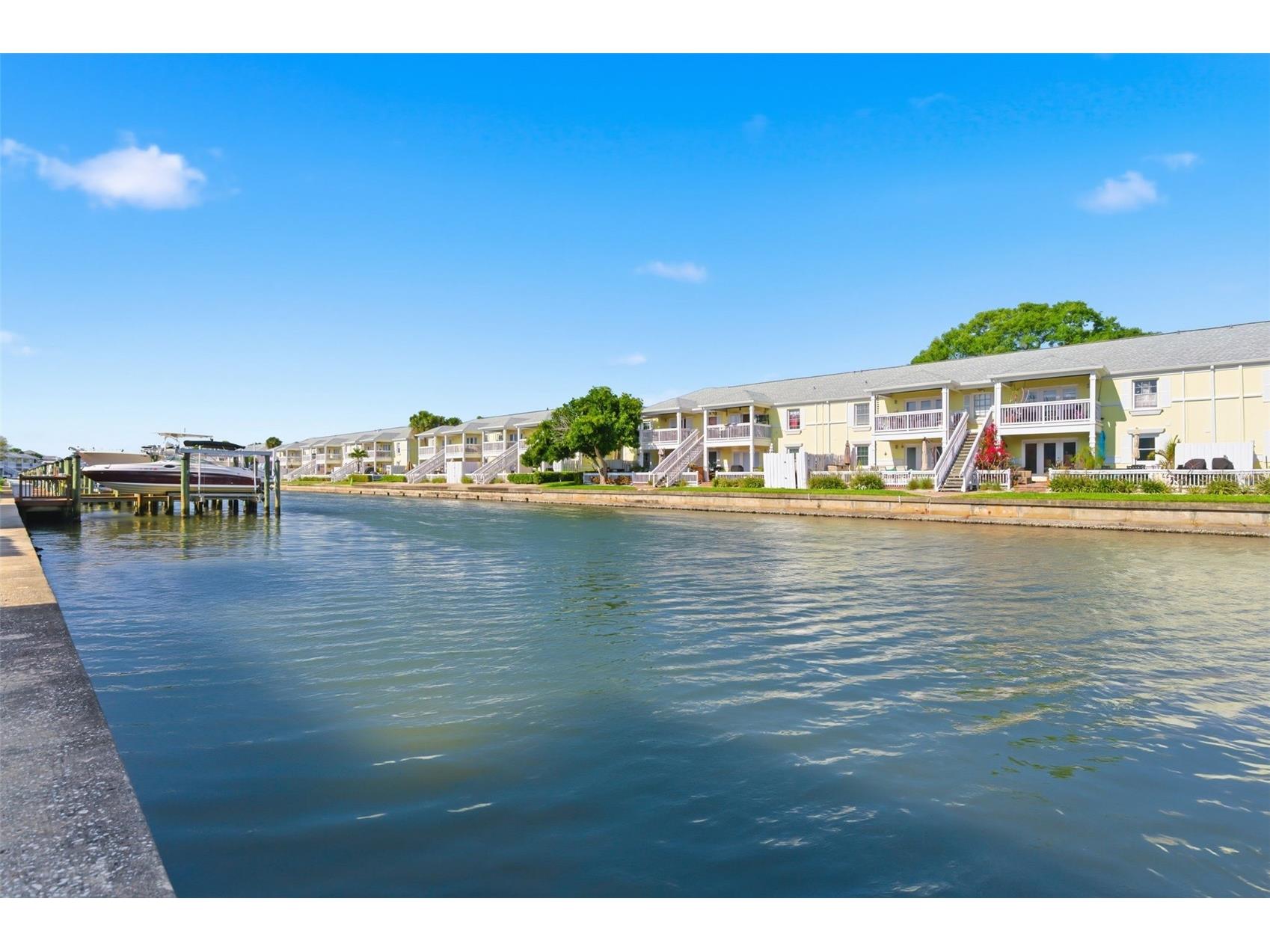 5005 Coquina Key Drive SE #E Saint Petersburg FL 33705 TB8487712 image24