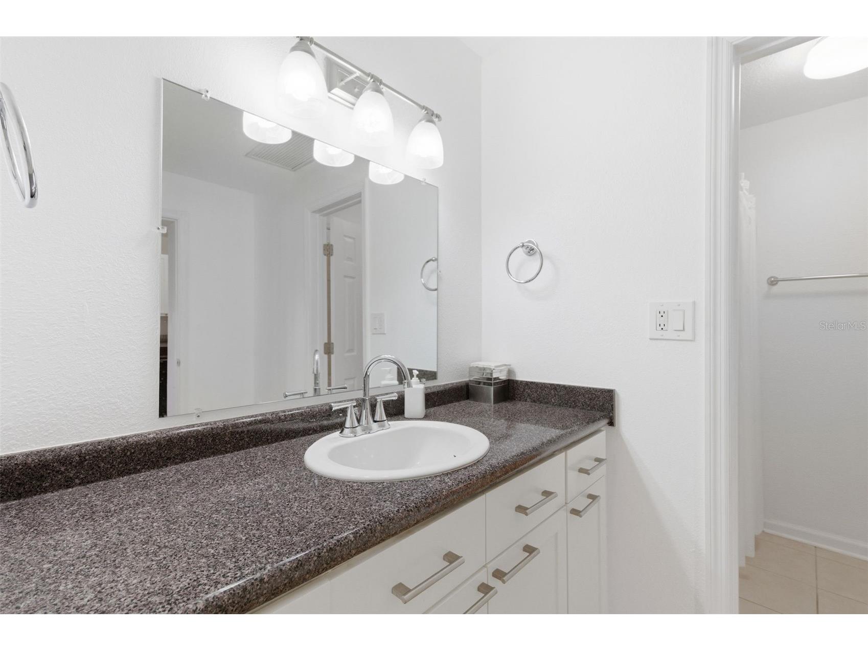 5005 Coquina Key Drive SE #E Saint Petersburg FL 33705 TB8487712 image9