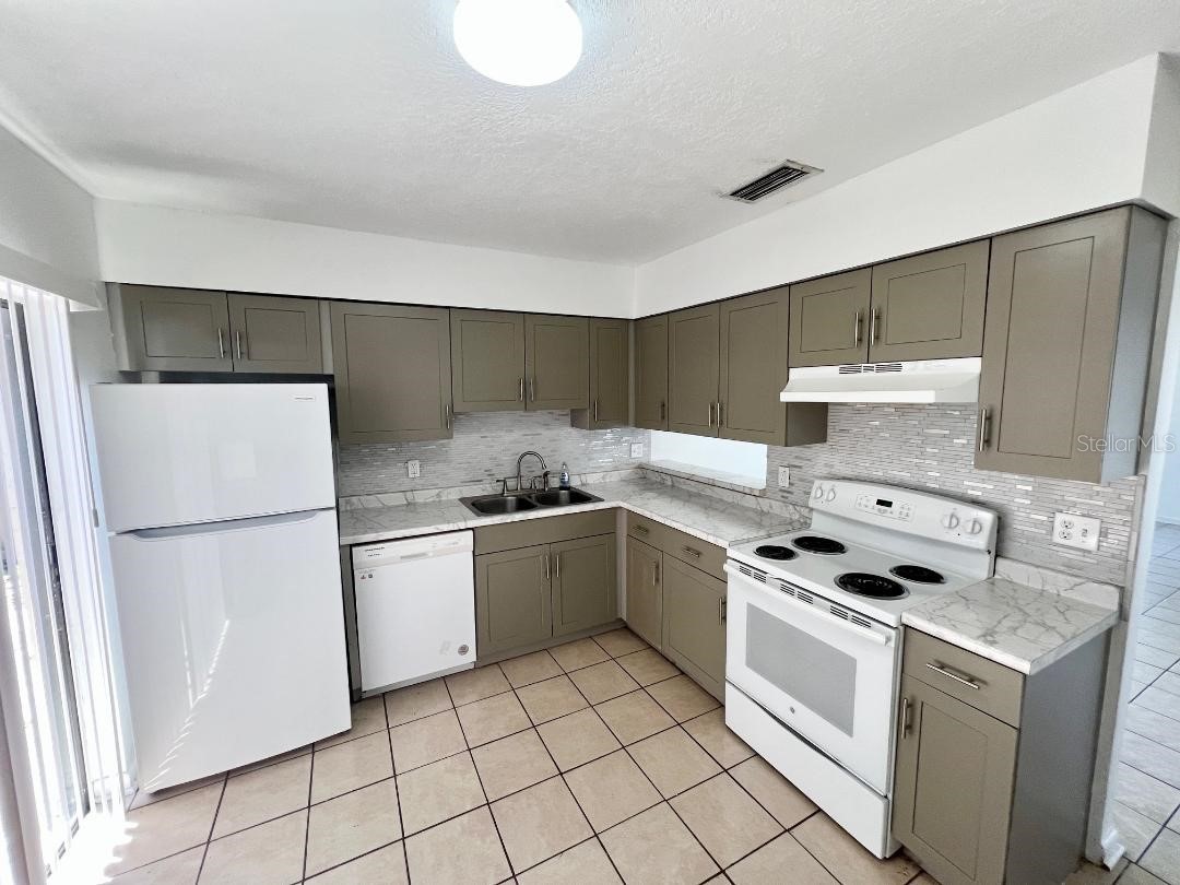 5008 Parkhill Place Tampa FL 33624 TB8490729 image4