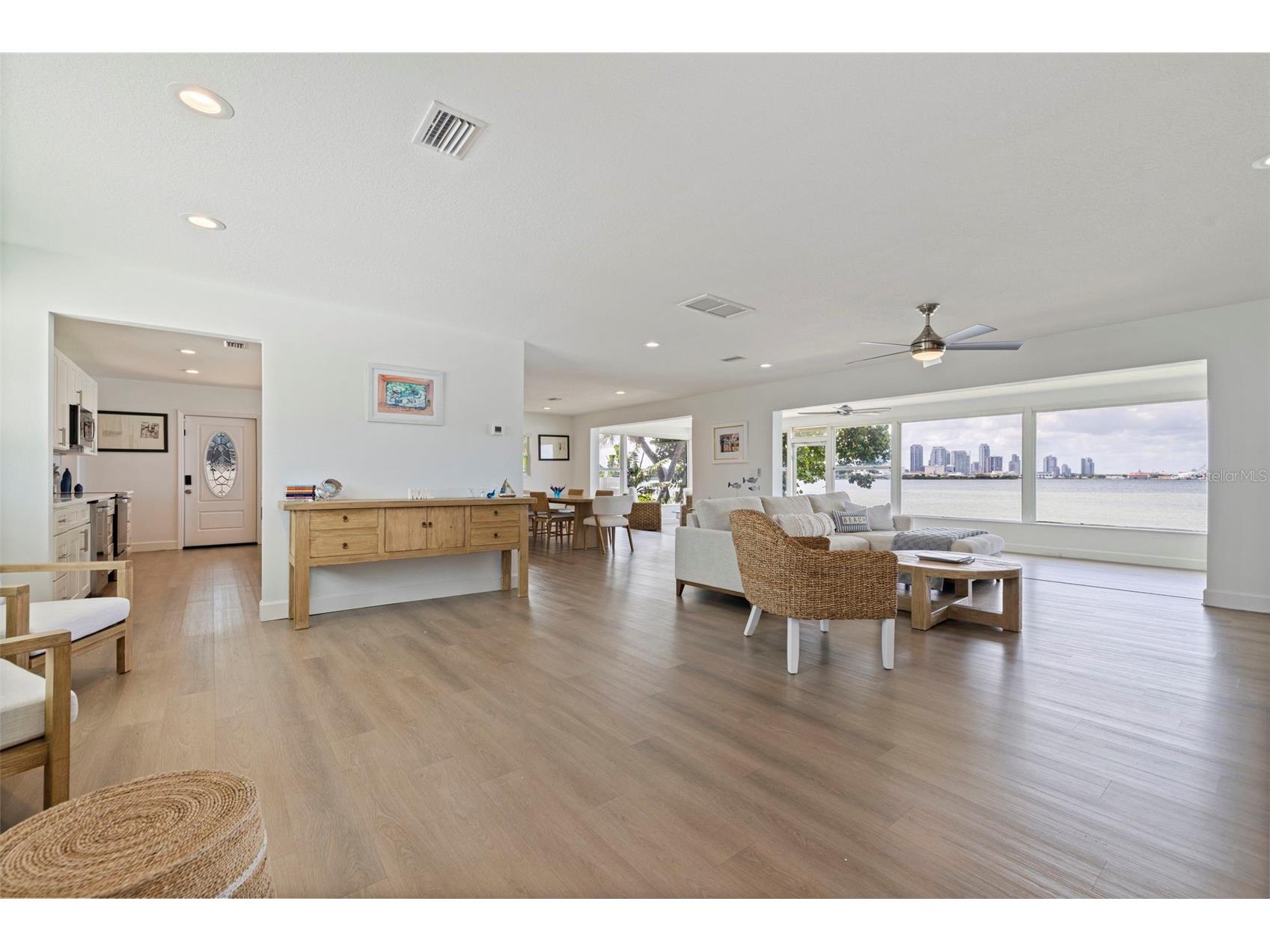 501 22nd Avenue SE Saint Petersburg FL 33705 - TAMPA BAY TB8524366 image3