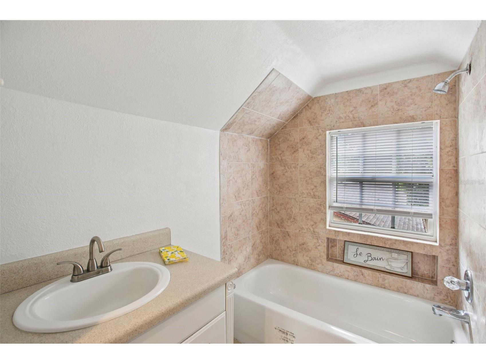 501 32nd Avenue N Saint Petersburg FL 33704 TB8462167 image47