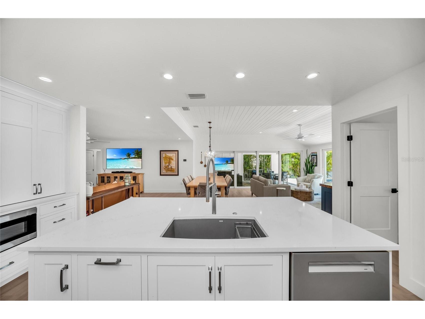 501 68th Street Holmes Beach FL 34217 - GRAND CANAL/BIMINI BAY A4691893 image18