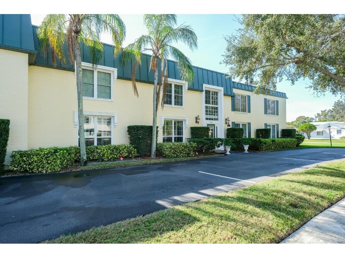 501 Bayview Drive NE #3 Saint Petersburg FL 33704 U8185828 image1