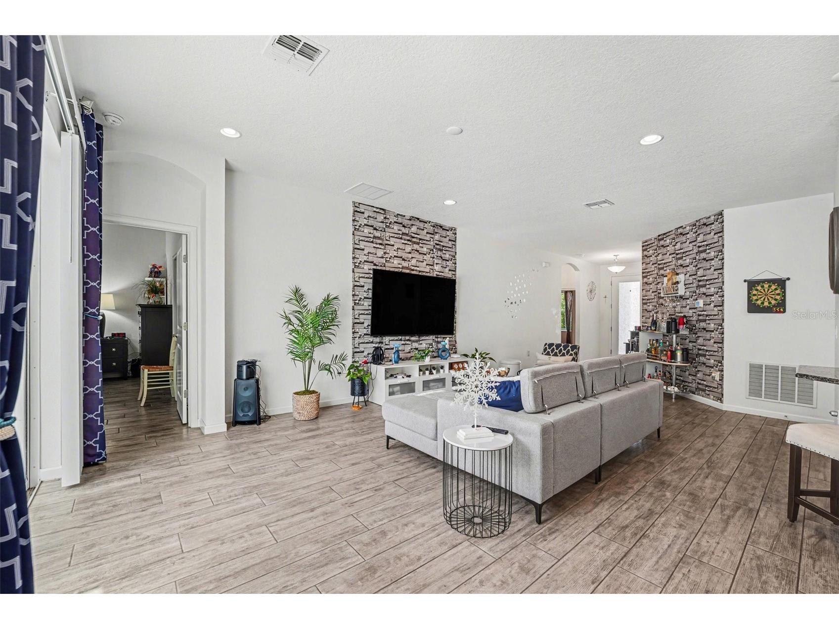 501 Sapphire Dr Davenport FL 33837 TB8500041 image3