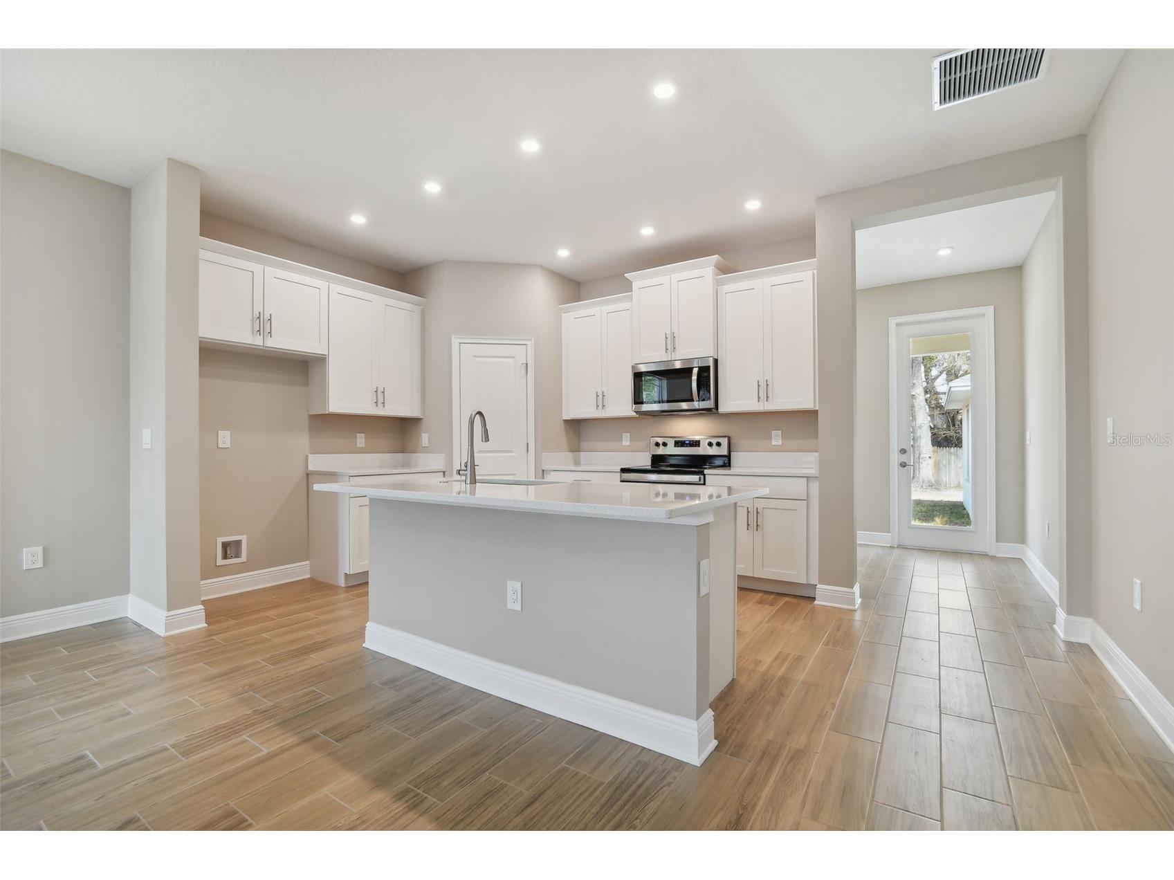 5010 22nd Street N Saint Petersburg FL 33714 TB8483468 image11