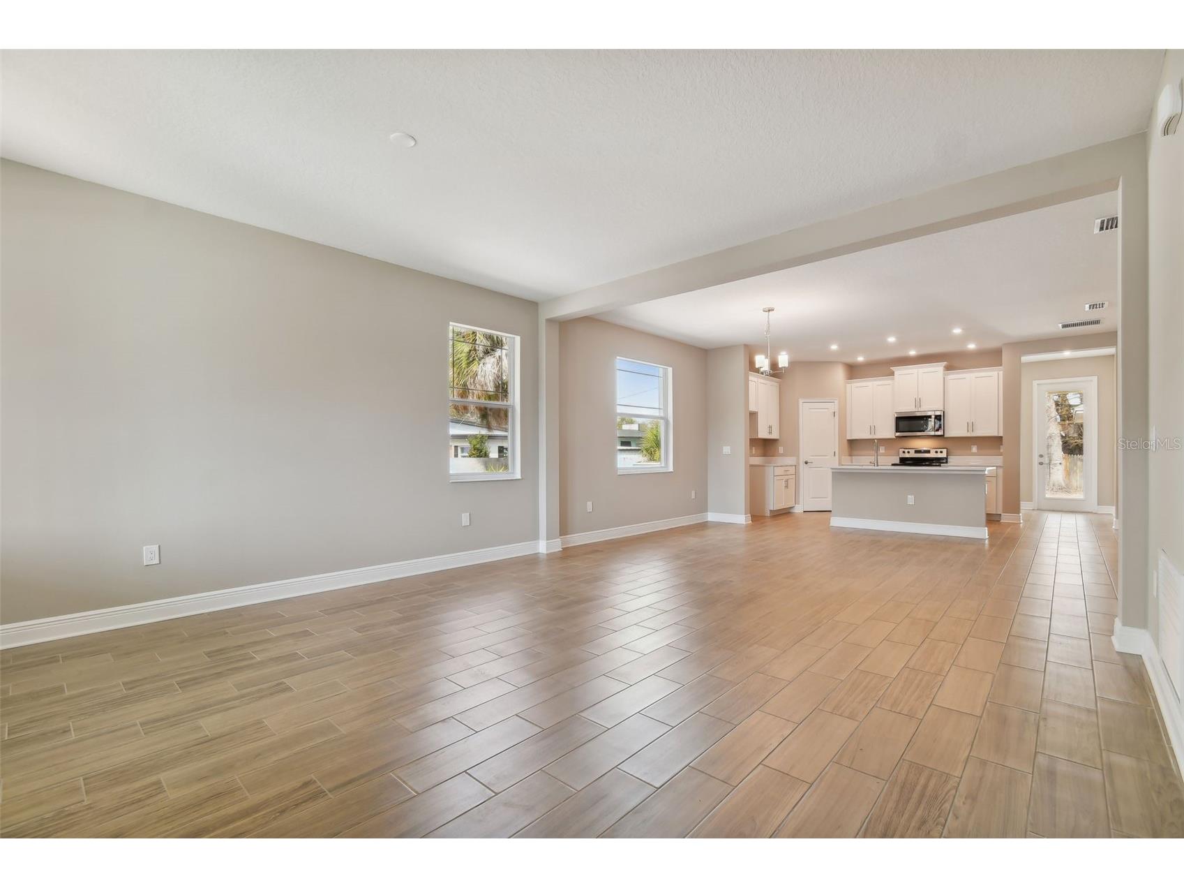 5010 22nd Street N Saint Petersburg FL 33714 TB8483468 image3