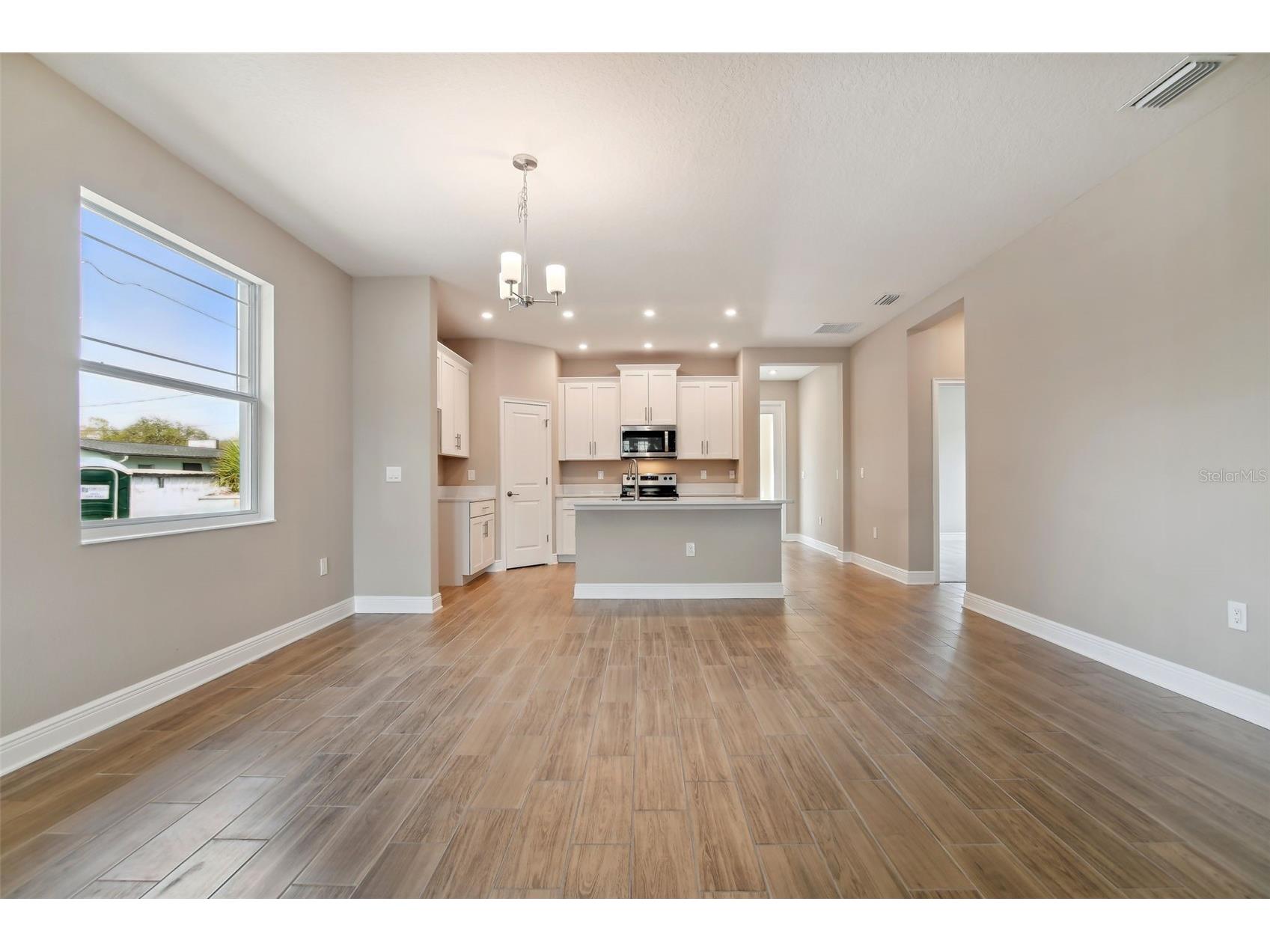 5010 22nd Street N Saint Petersburg FL 33714 TB8483468 image4