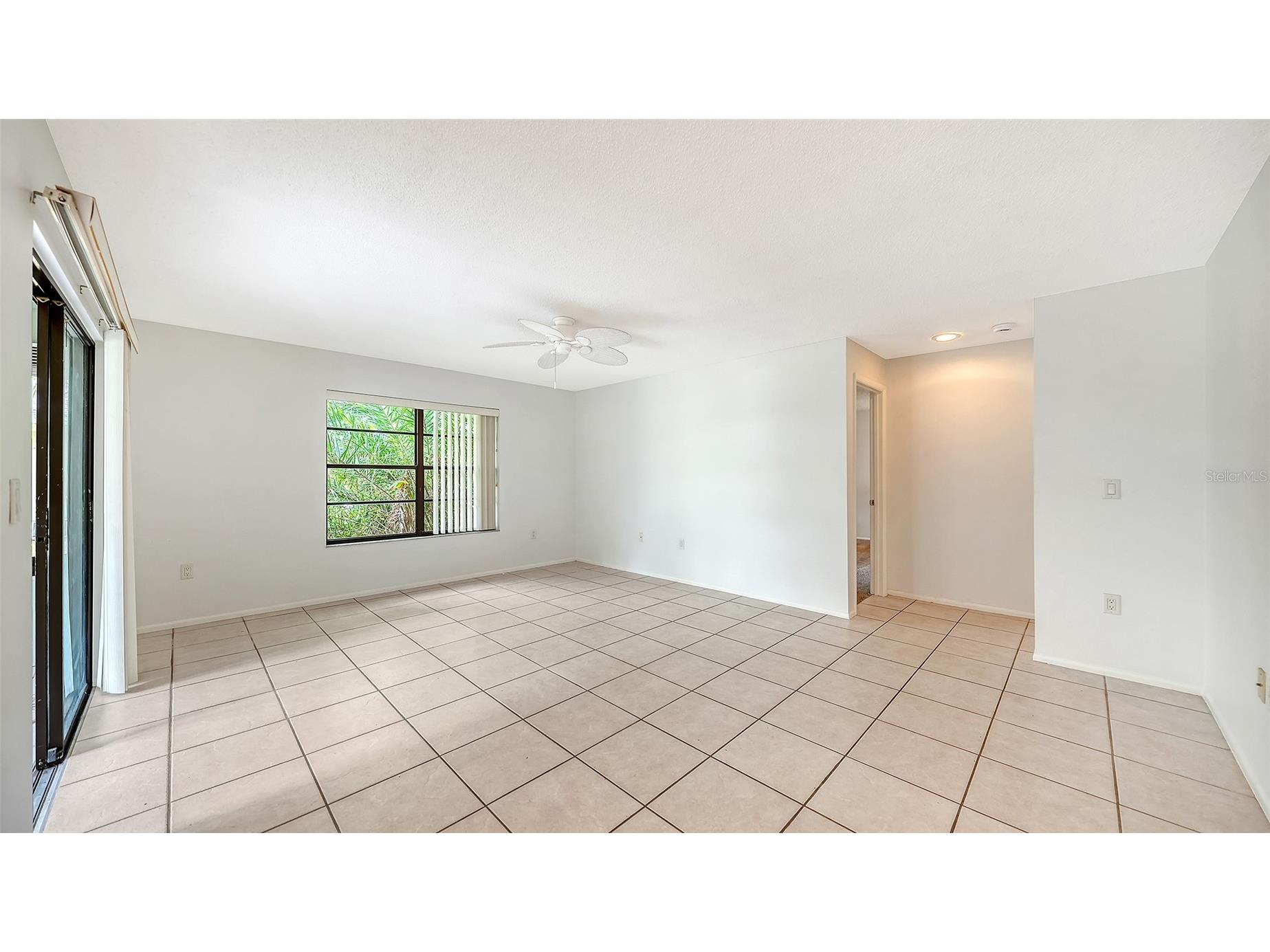 5010 Barrington Circle #2001 Sarasota FL 34234 A4693389 image10