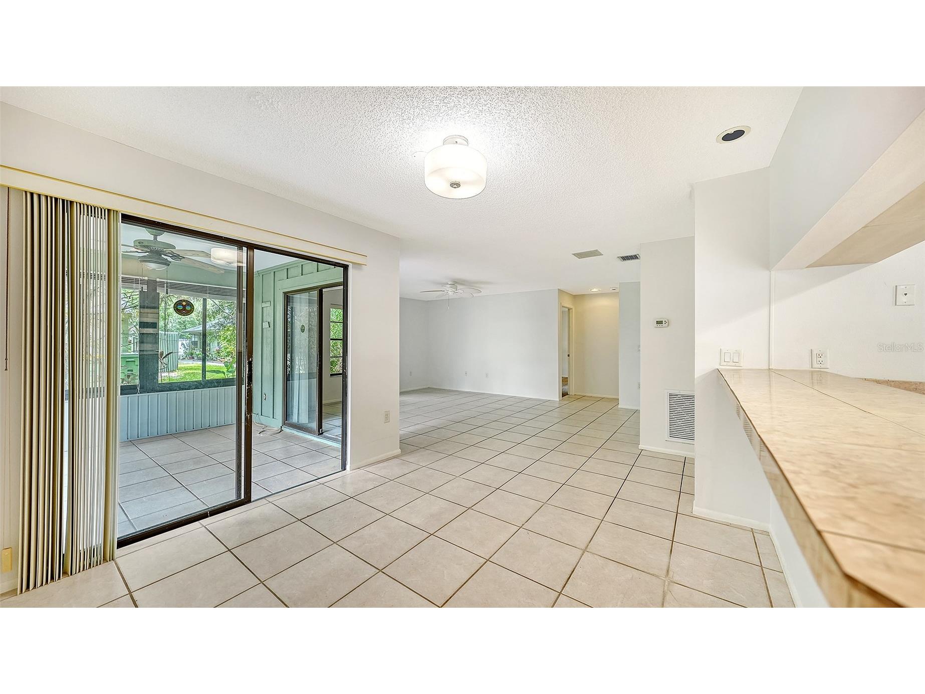 5010 Barrington Circle #2001 Sarasota FL 34234 A4693389 image11
