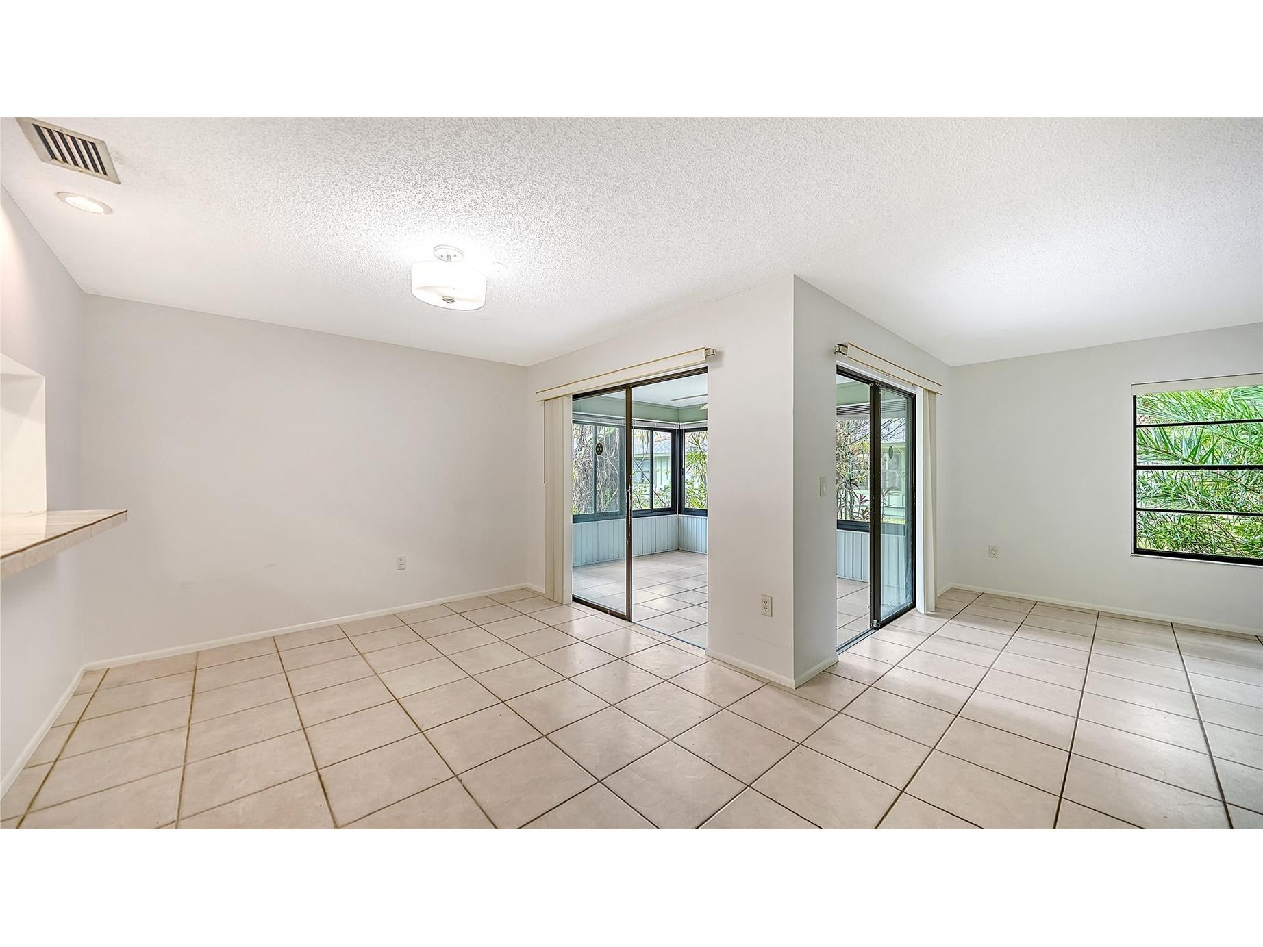 5010 Barrington Circle #2001 Sarasota FL 34234 A4693389 image12