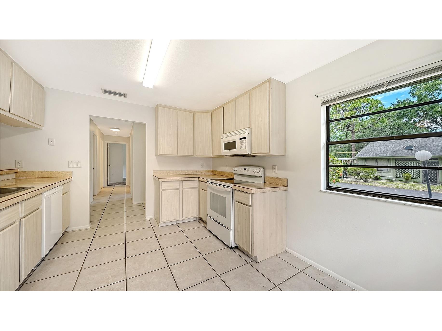 5010 Barrington Circle #2001 Sarasota FL 34234 A4693389 image14