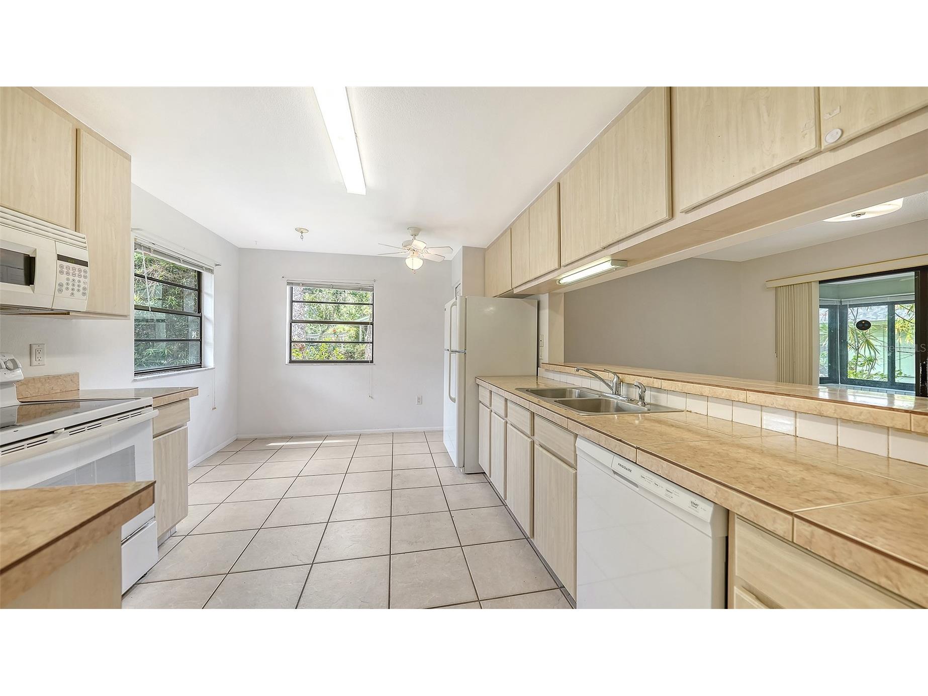 5010 Barrington Circle #2001 Sarasota FL 34234 A4693389 image17