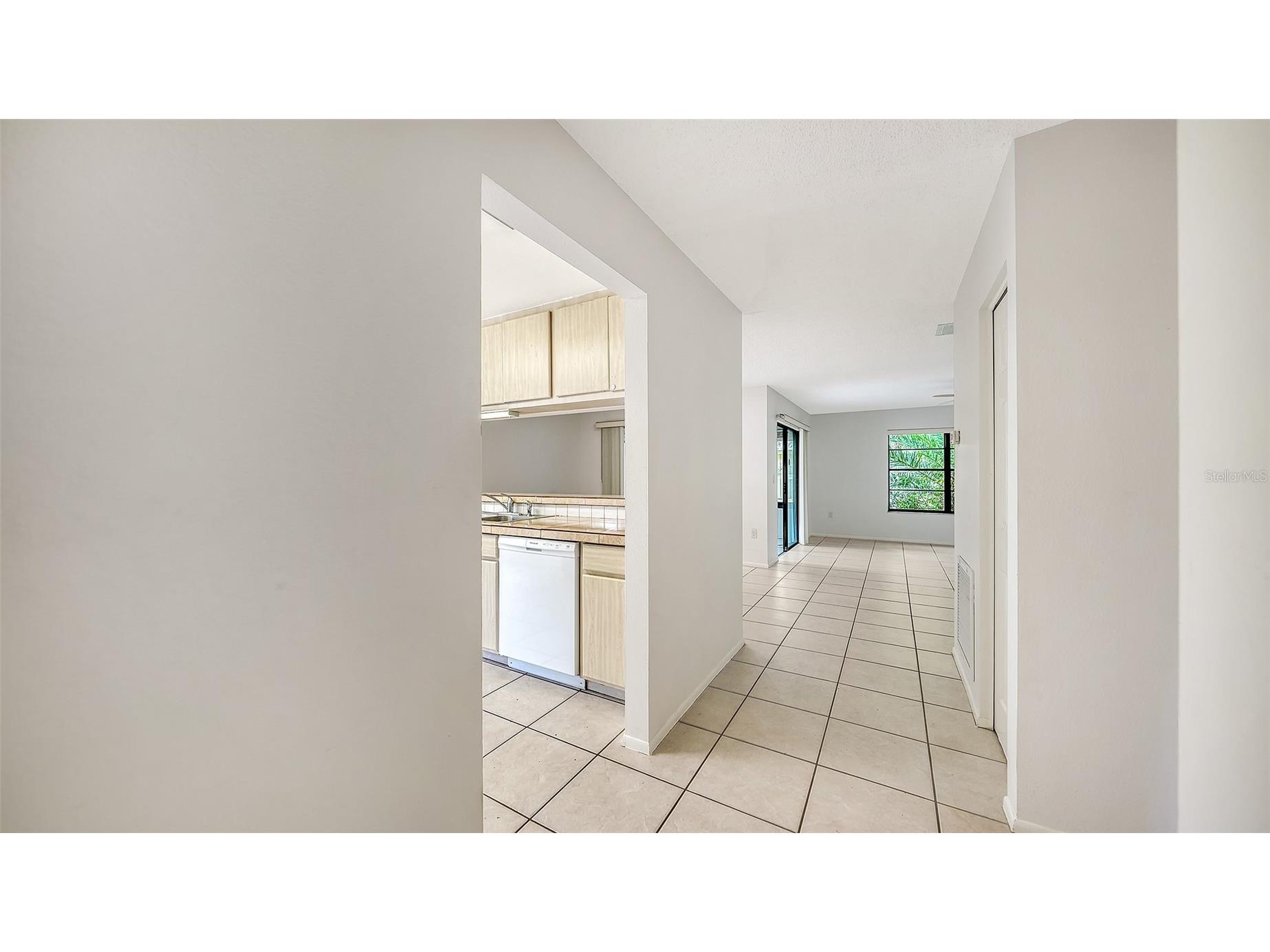 5010 Barrington Circle #2001 Sarasota FL 34234 A4693389 image18