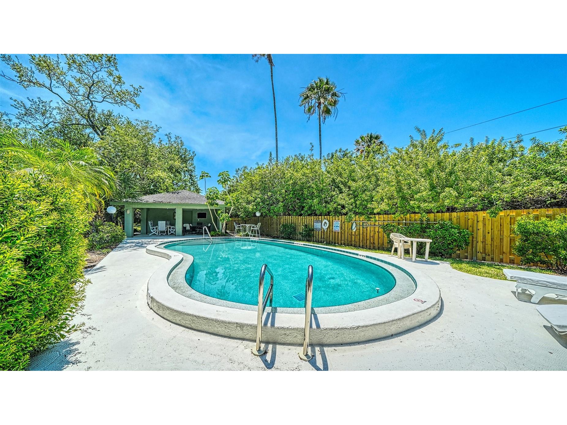 5010 Barrington Circle #2001 Sarasota FL 34234 A4693389 image44