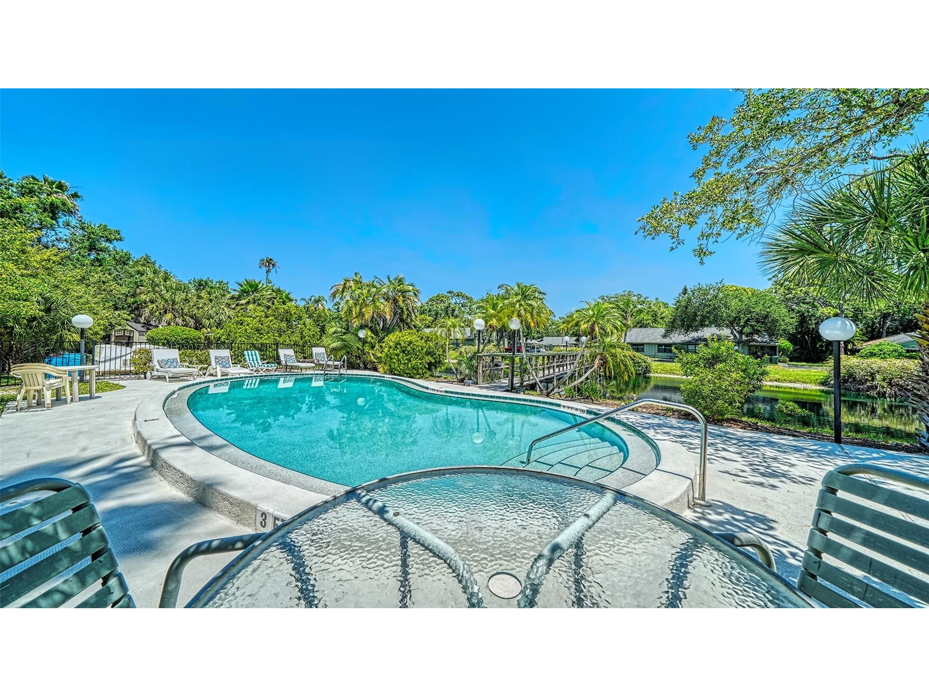 5010 Barrington Circle #2001 Sarasota FL 34234 A4693389 image46