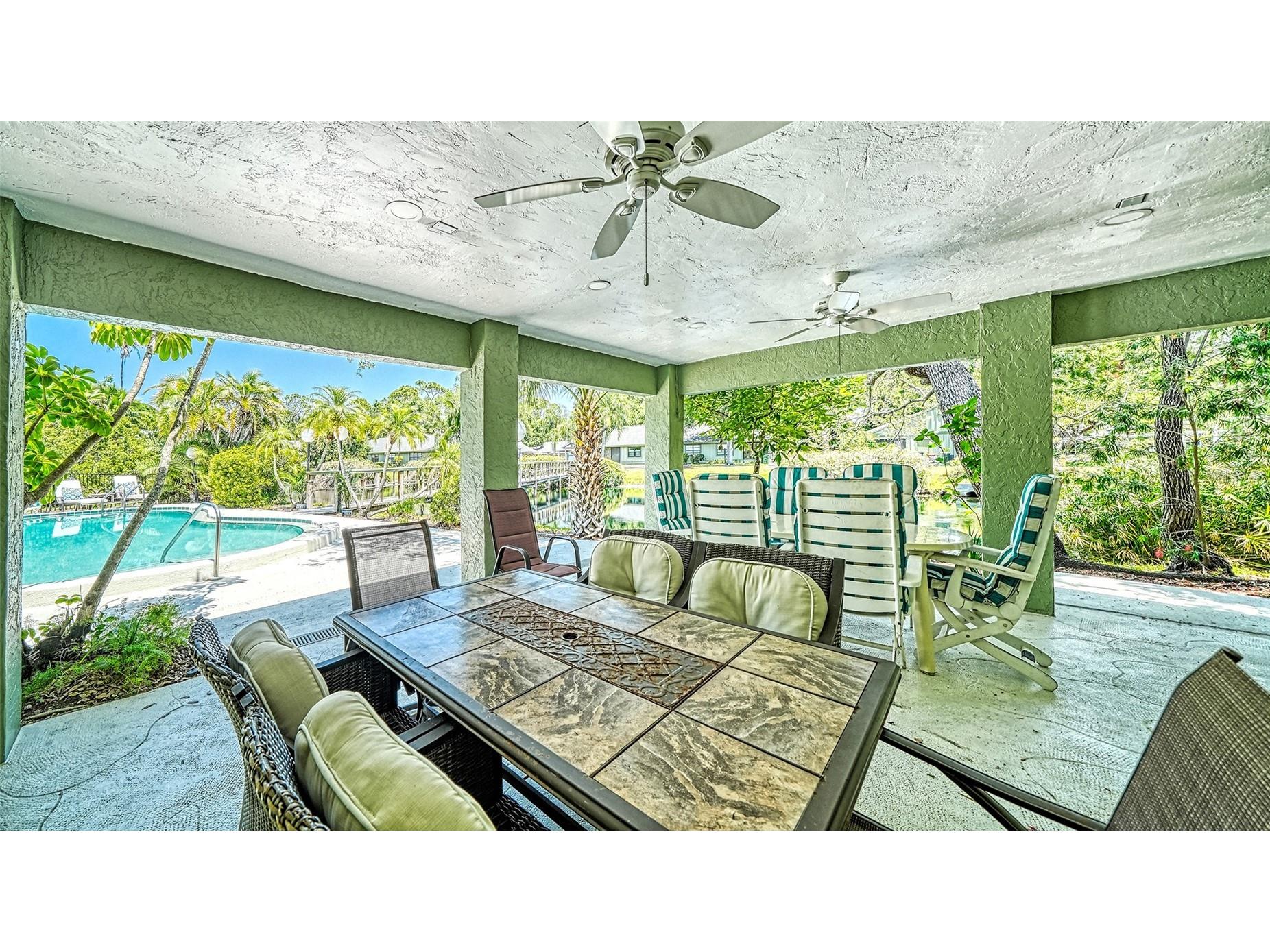 5010 Barrington Circle #2001 Sarasota FL 34234 A4693389 image48