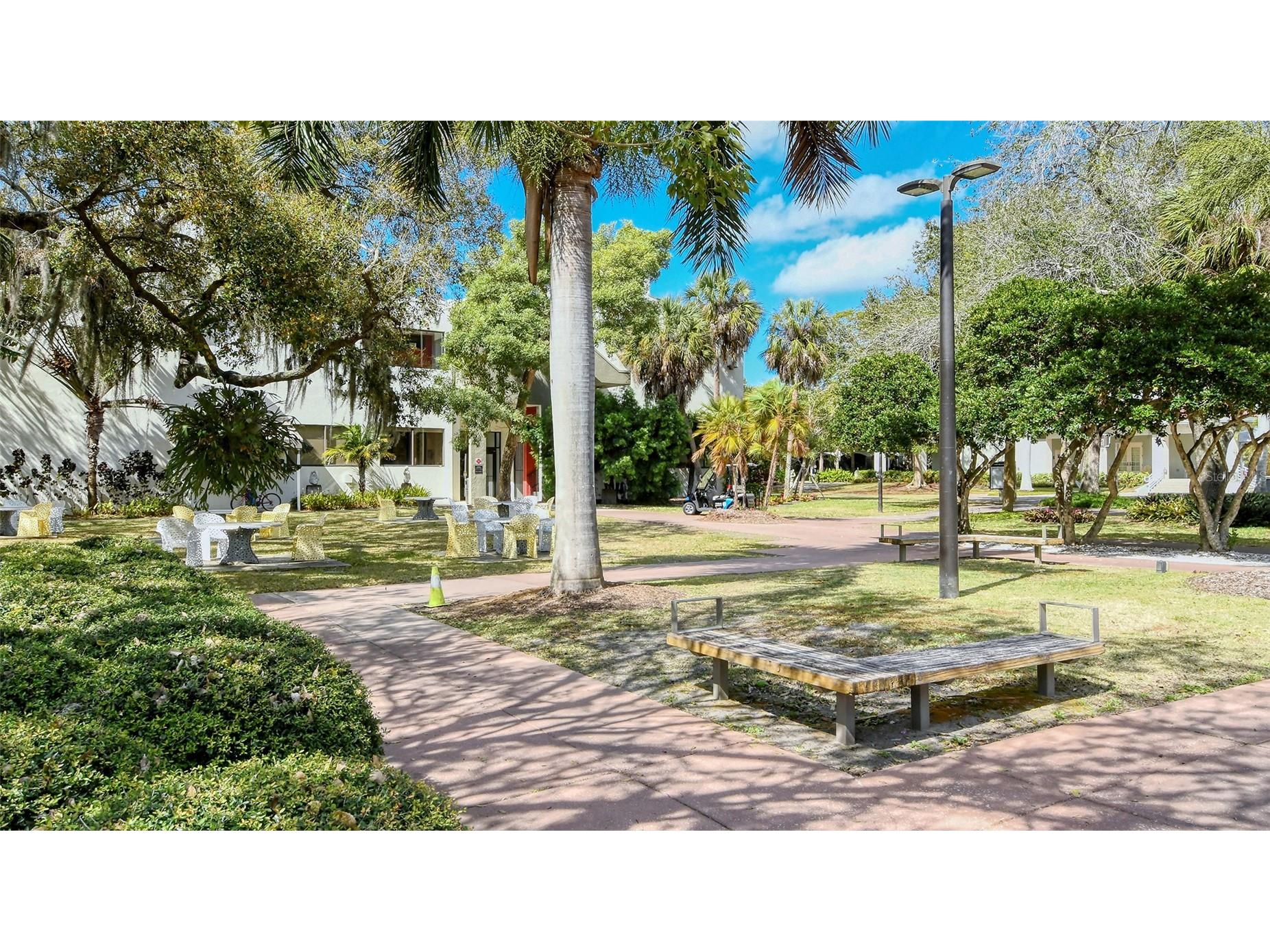 5010 Barrington Circle #2001 Sarasota FL 34234 A4693389 image63