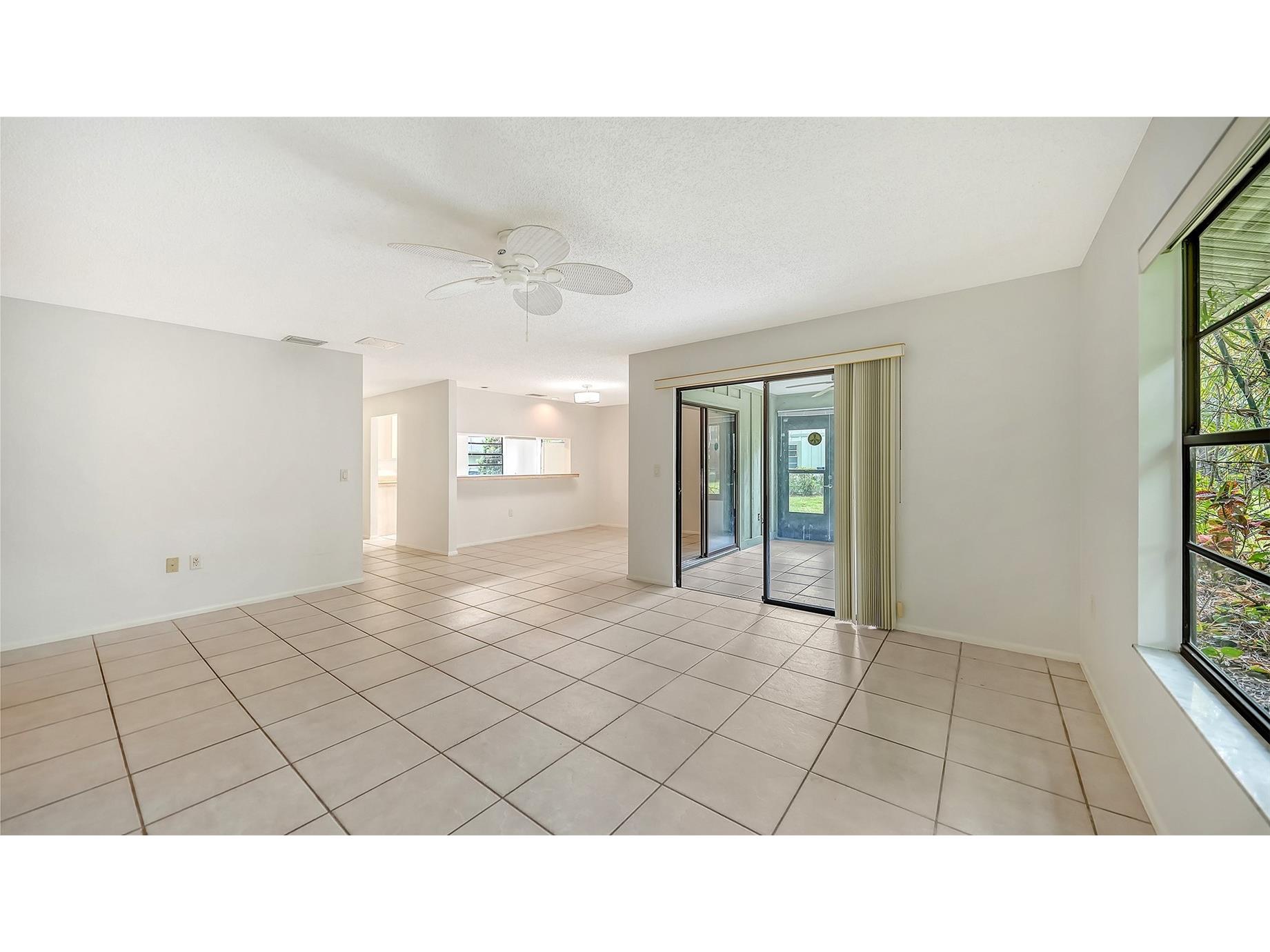 5010 Barrington Circle #2001 Sarasota FL 34234 A4693389 image7