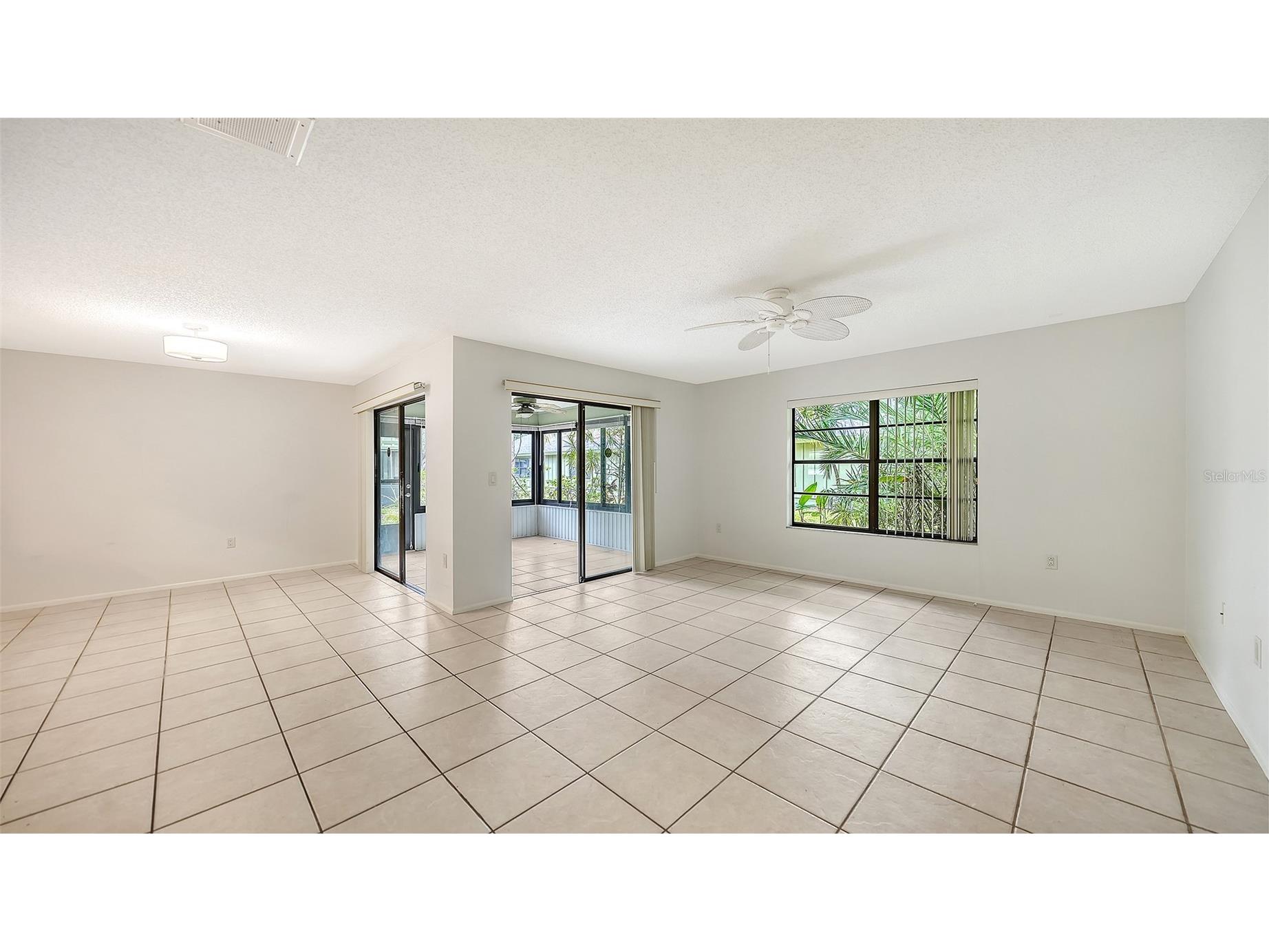 5010 Barrington Circle #2001 Sarasota FL 34234 A4693389 image8