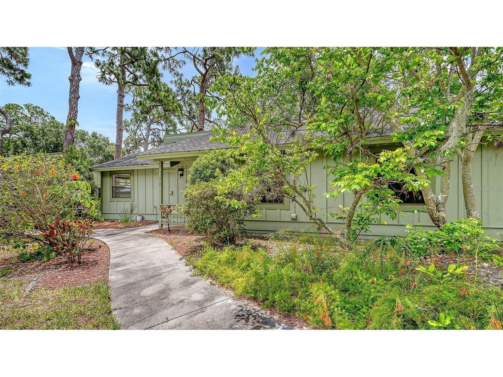 5010 Barrington Circle #2001 Sarasota FL 34234 A4698806 image1
