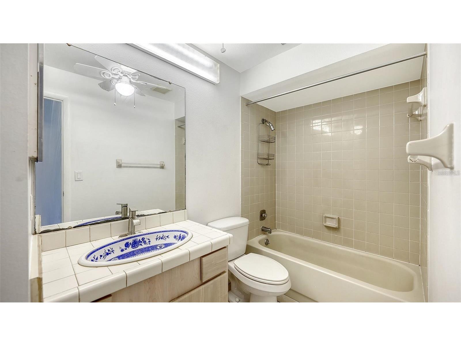 5010 Barrington Circle #2001 Sarasota FL 34234 A4698806 image33