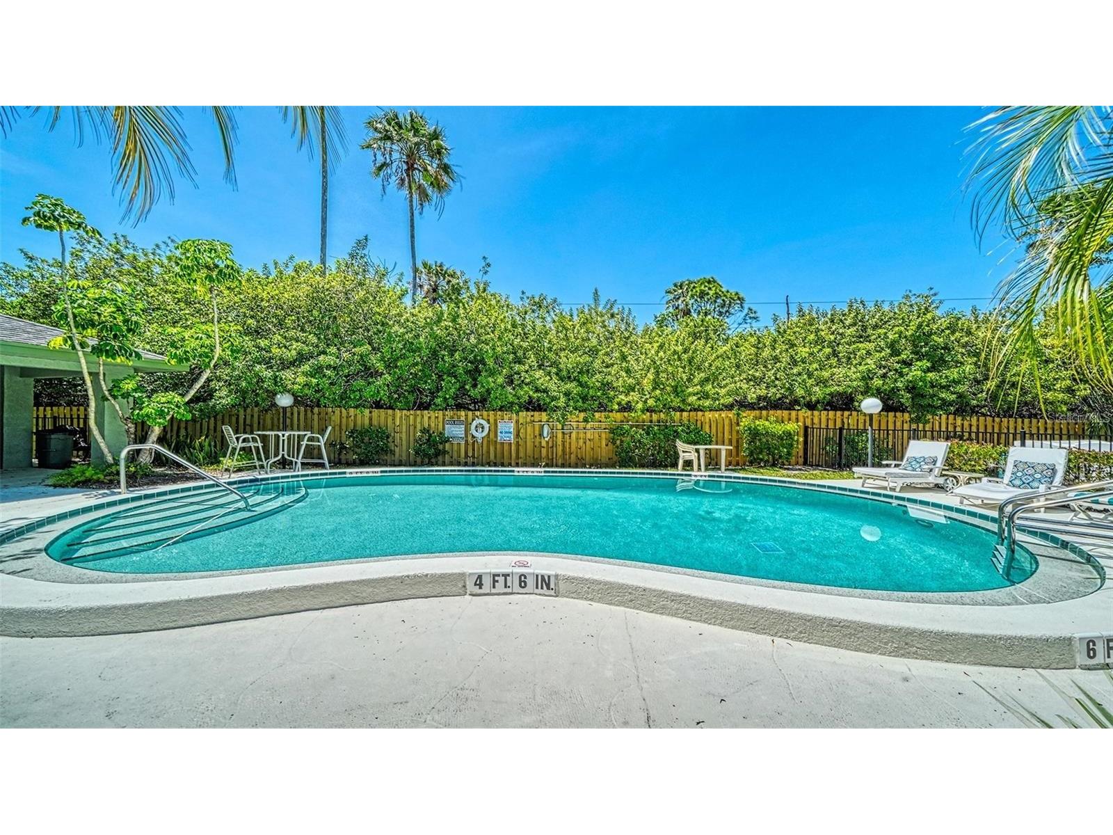 5010 Barrington Circle #2001 Sarasota FL 34234 A4698806 image51