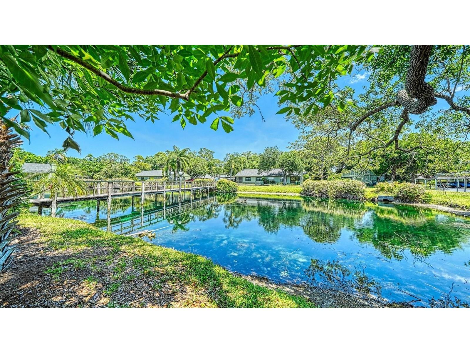5010 Barrington Circle #2001 Sarasota FL 34234 A4698806 image57