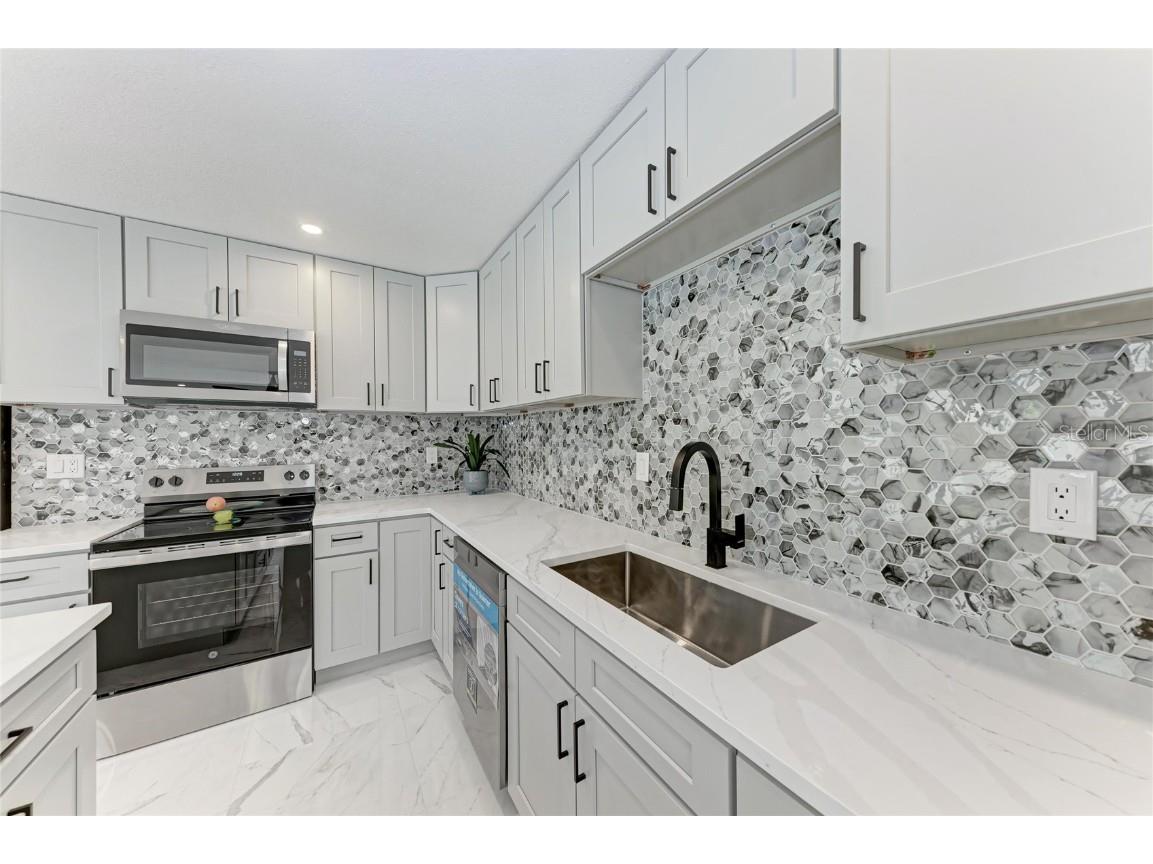 5010 Lahaina Drive Sarasota FL 34232 A4669176 image15