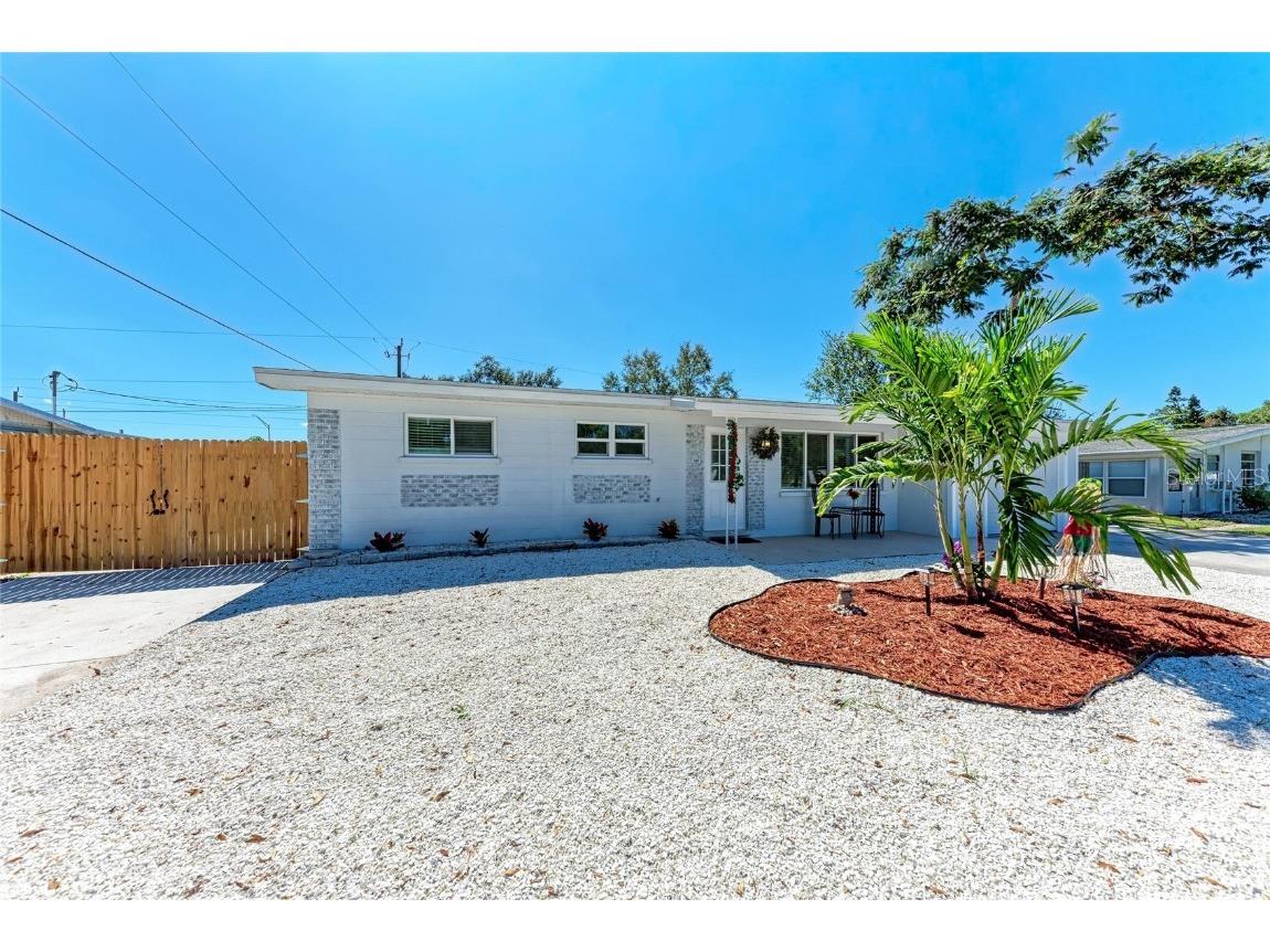 5010 Lahaina Drive Sarasota FL 34232 A4669176 image2