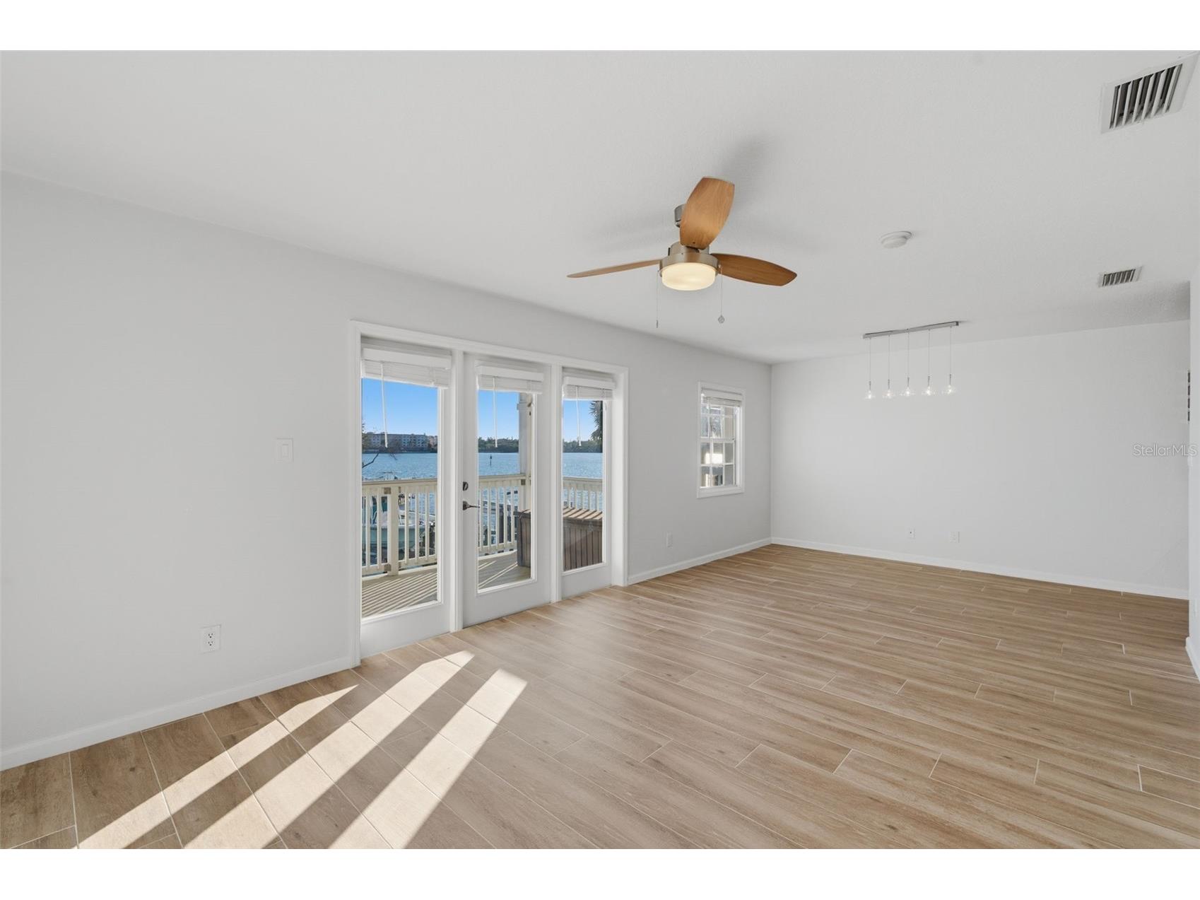 5011 Starfish Drive SE #D Saint Petersburg FL 33705 TB8473660 image5