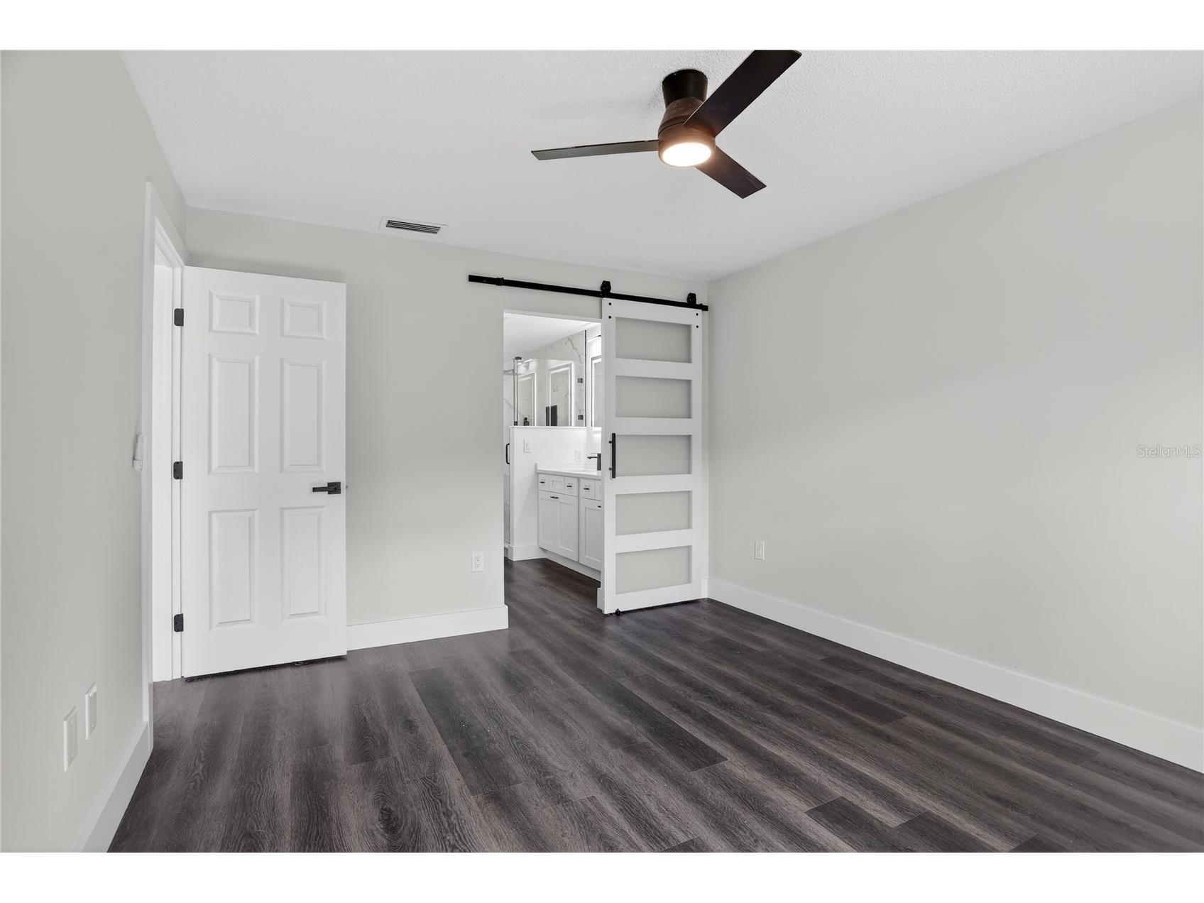 5014 Barrington Circle #2102 Sarasota FL 34234 TB8468599 image15