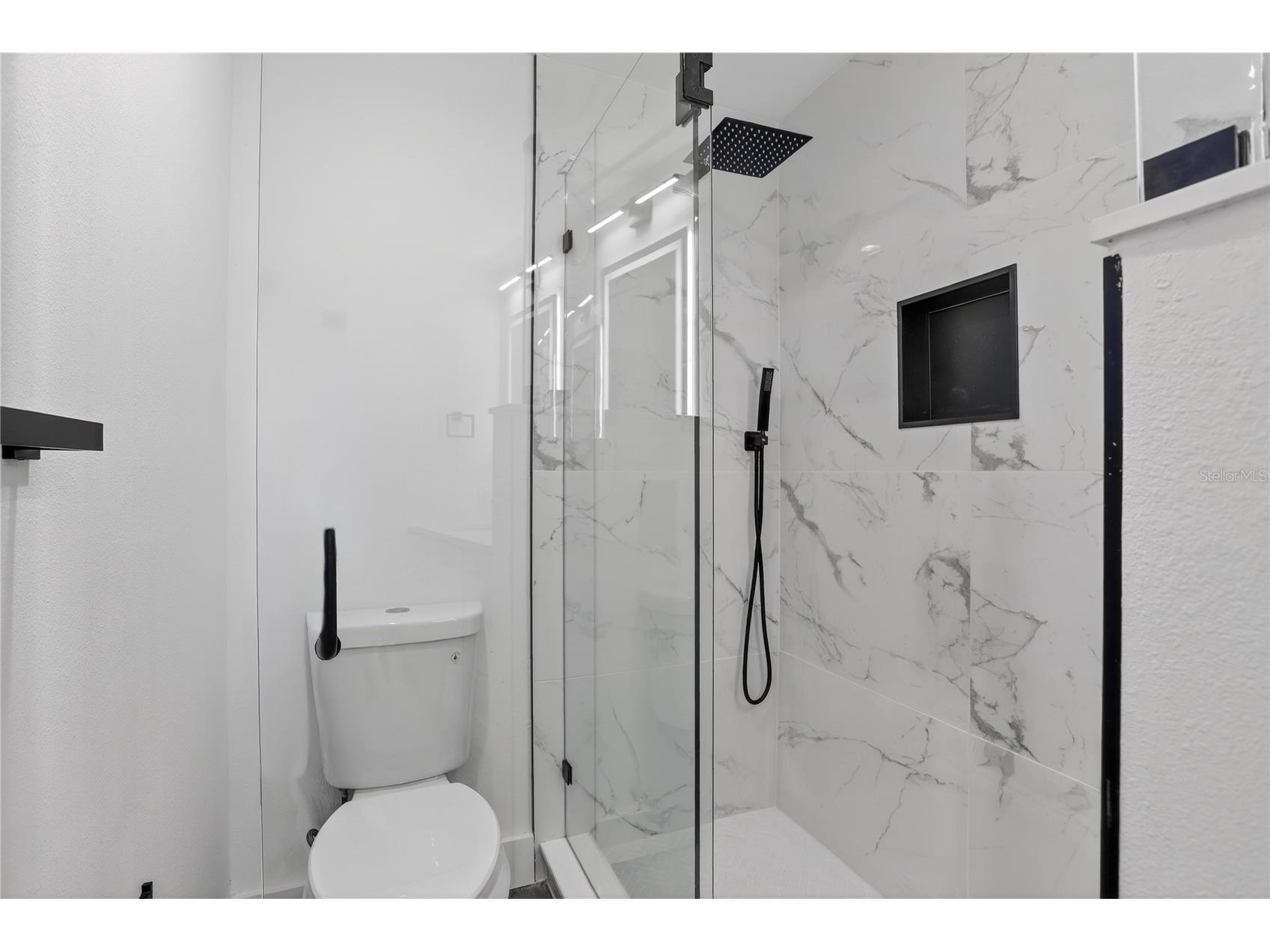 5014 Barrington Circle #2102 Sarasota FL 34234 TB8468599 image18
