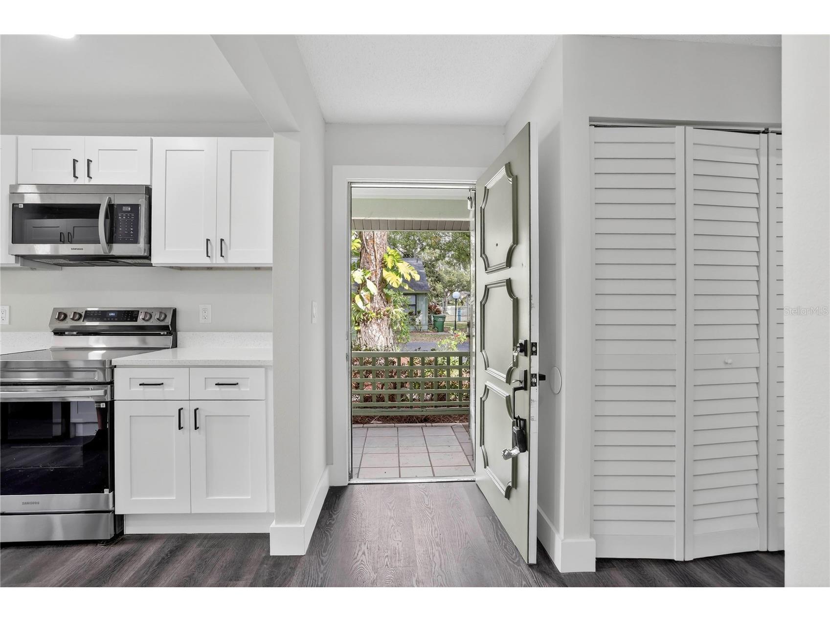 5014 Barrington Circle #2102 Sarasota FL 34234 TB8468599 image3