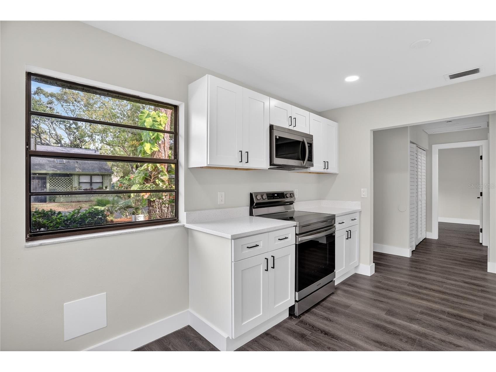 5014 Barrington Circle #2102 Sarasota FL 34234 TB8468599 image4