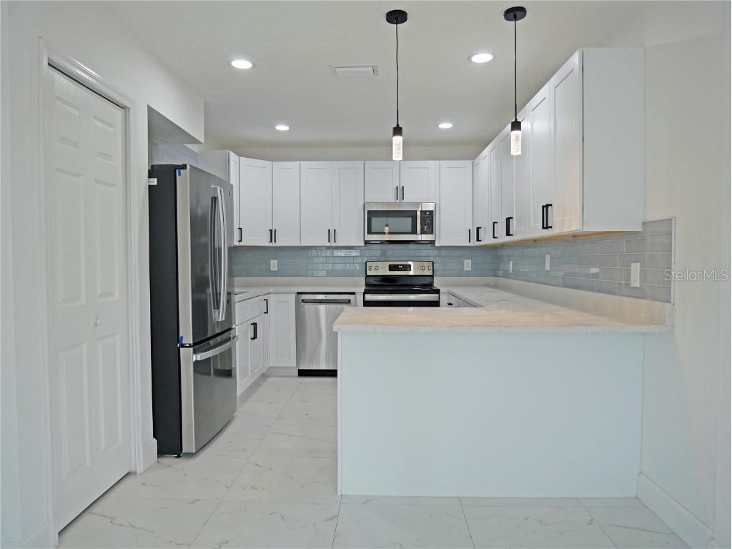 5014 Dr Martin Luther King Jr Street S Saint Petersburg FL 33705 TB8436339 image2