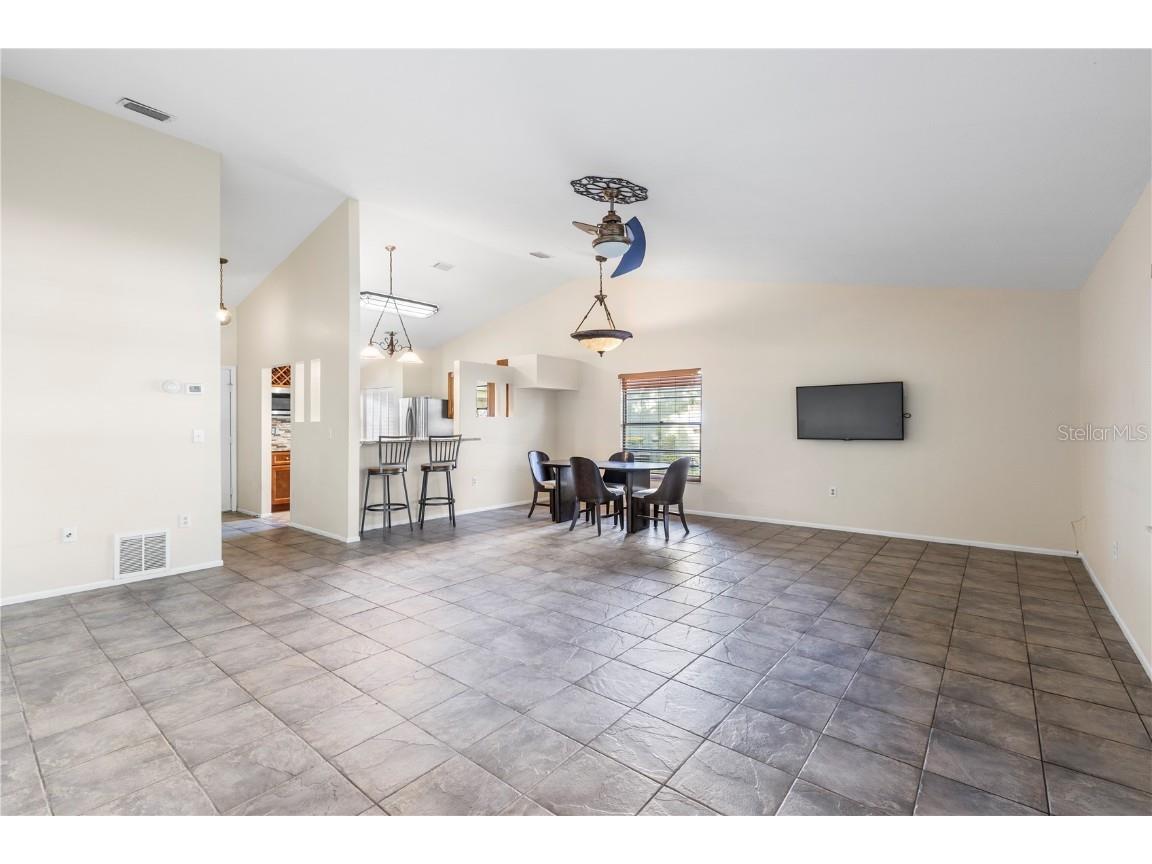 5015 Barrington Circle #201 Sarasota FL 34234 TB8427837 image16