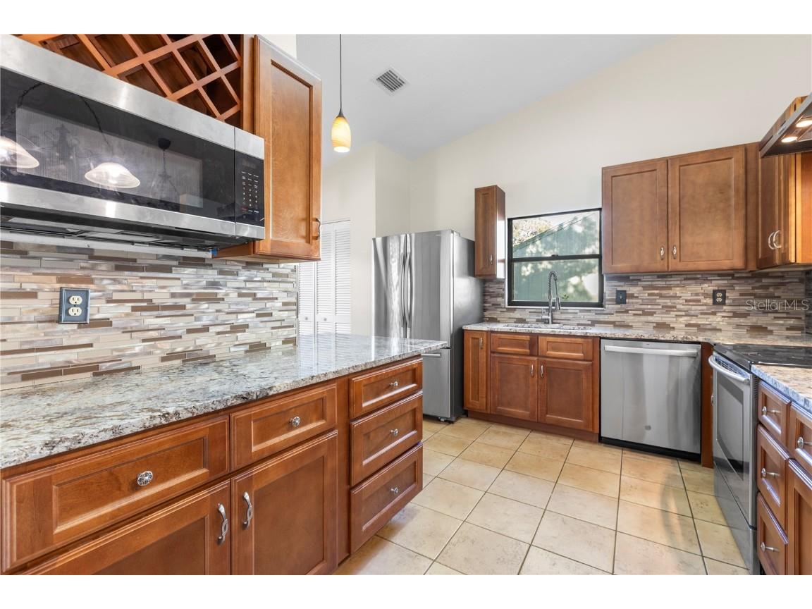 5015 Barrington Circle #201 Sarasota FL 34234 TB8427837 image8