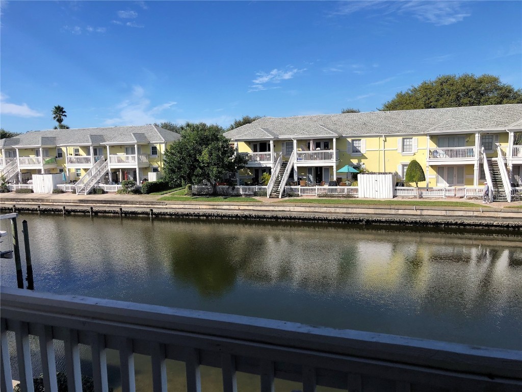 5015 Coquina Key Drive SE #F Saint Petersburg FL 33705 J972486 image1