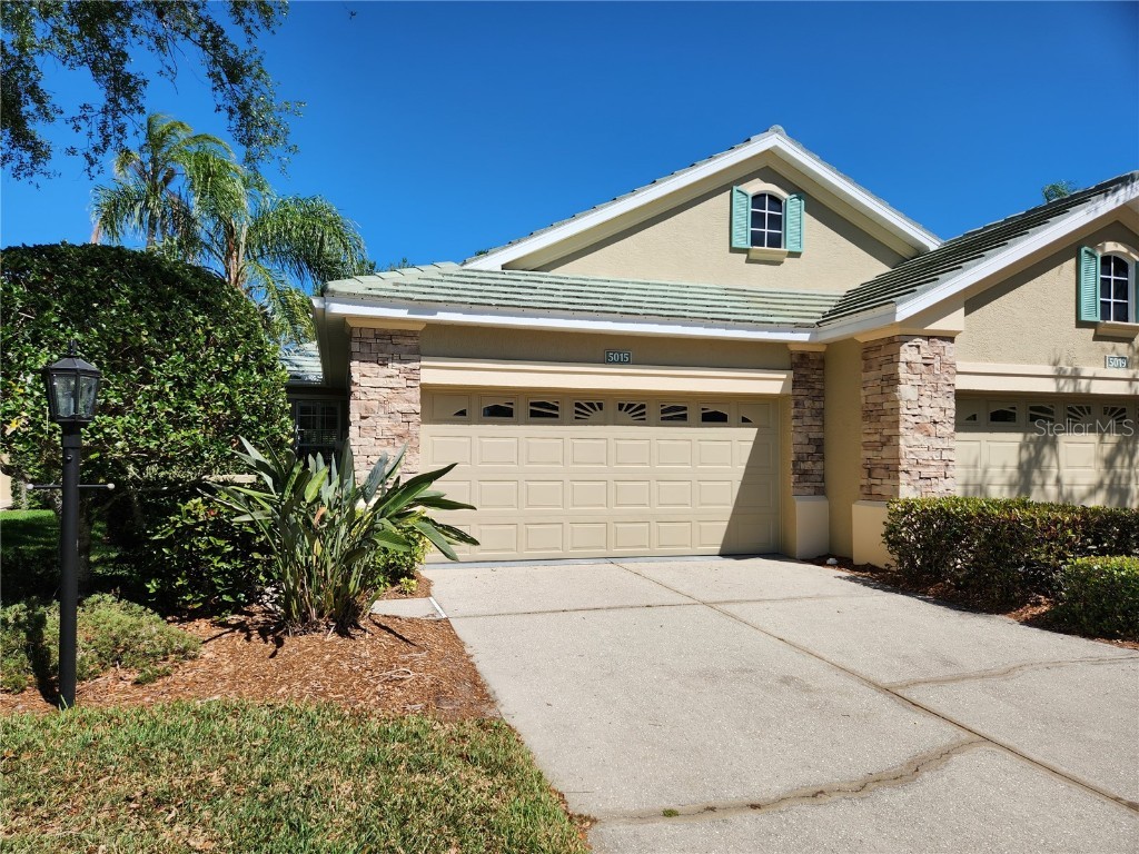 5015 Lakescene Place Sarasota FL 34243 A4564074 image1