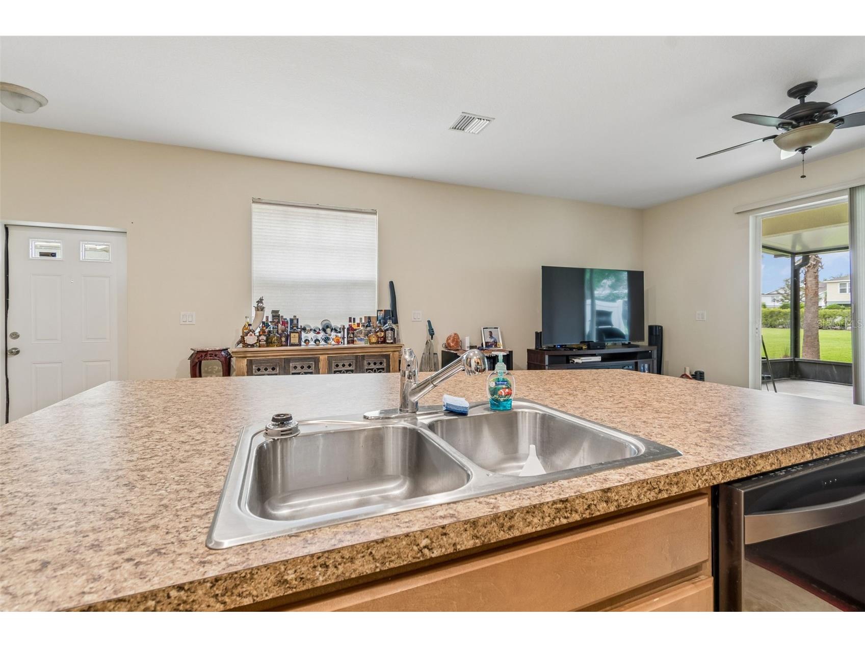 5017 White Sanderling Court Tampa FL 33619 TB8514465 image13